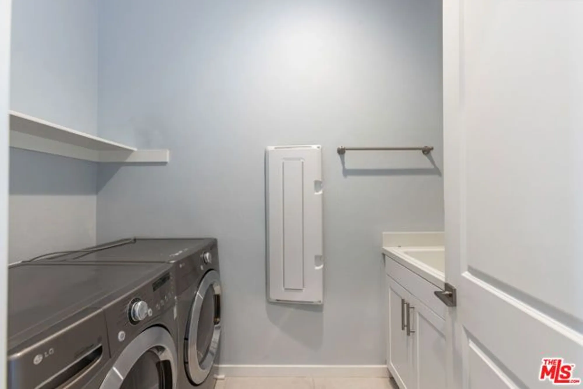 Property Slideshow image 28 of 33 | 25105 citron ln, Canyon Country, CA, 91387