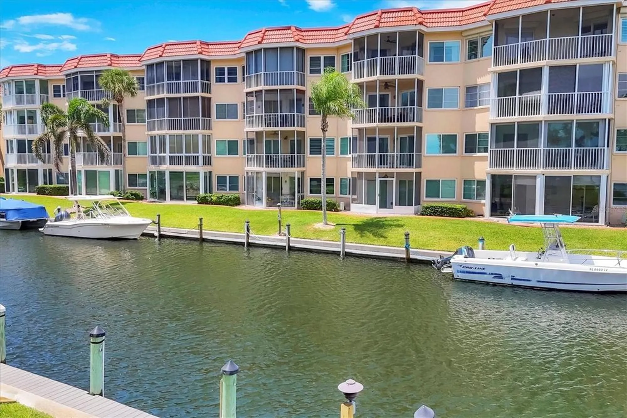 Property Slideshow image 34 of 55 | 1350 n portofino dr apt 107, Sarasota, FL, 34242