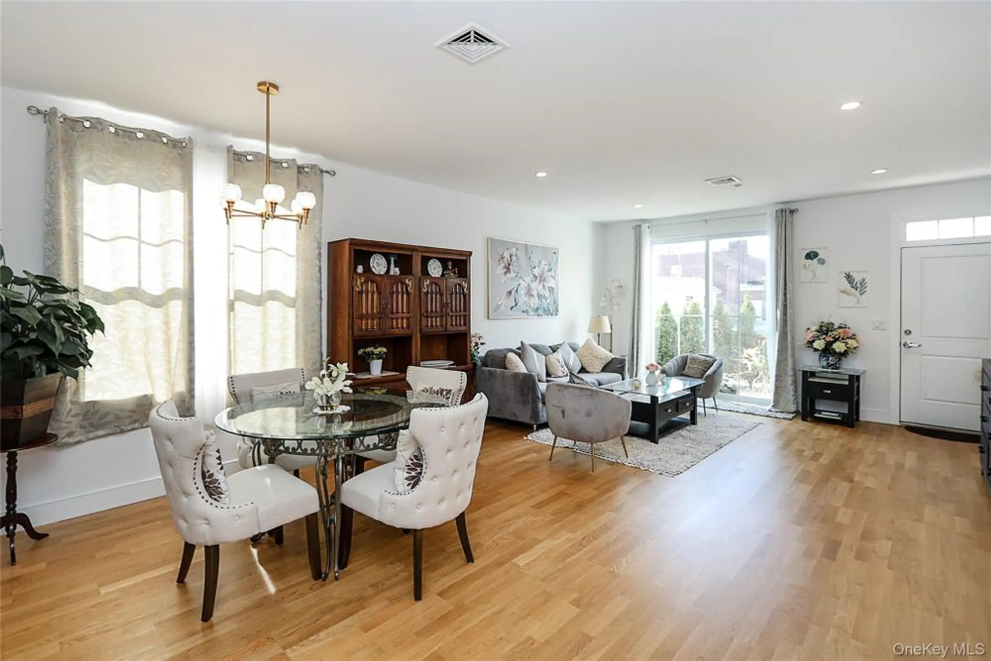 Property Slideshow image 10 of 29 | 209 breton way, Glen Cove, NY, 11542