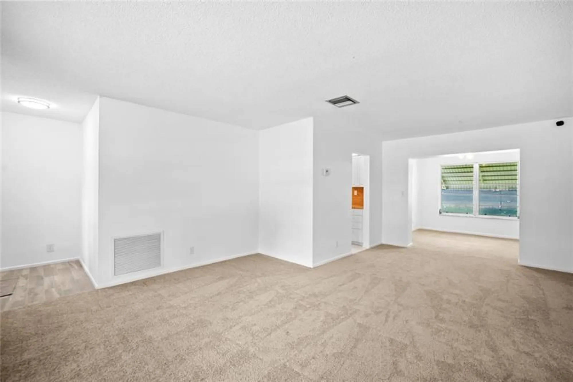 Property Slideshow image 4 of 34 | 4524 nw 43rd ave, Tamarac, FL, 33319