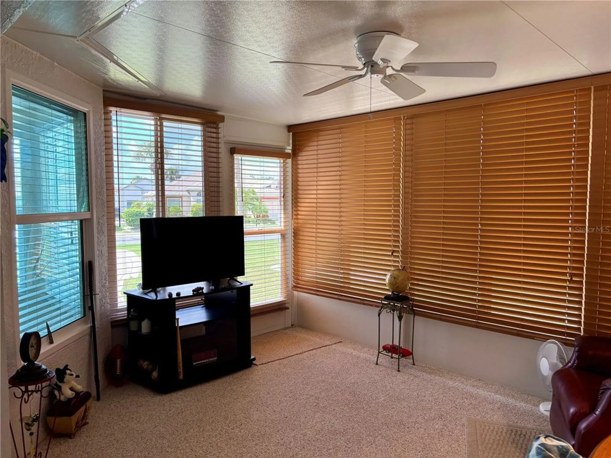 Property Slideshow image 18 of 35 | 2002 e del webb blvd, Sun City Center, FL, 33573