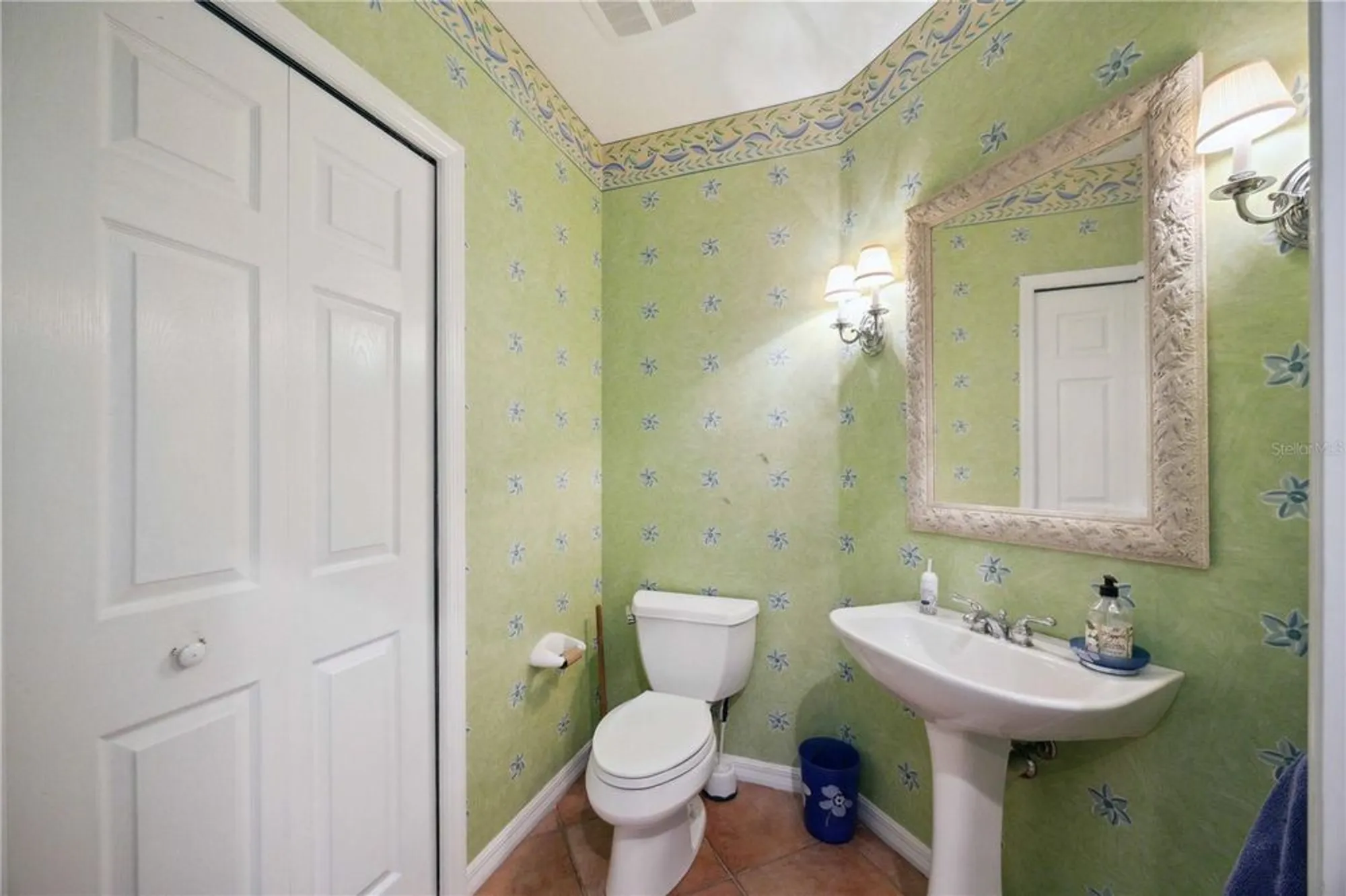 Property Slideshow image 30 of 41 | 5450 eagles point cir 405, Sarasota, FL, 34231