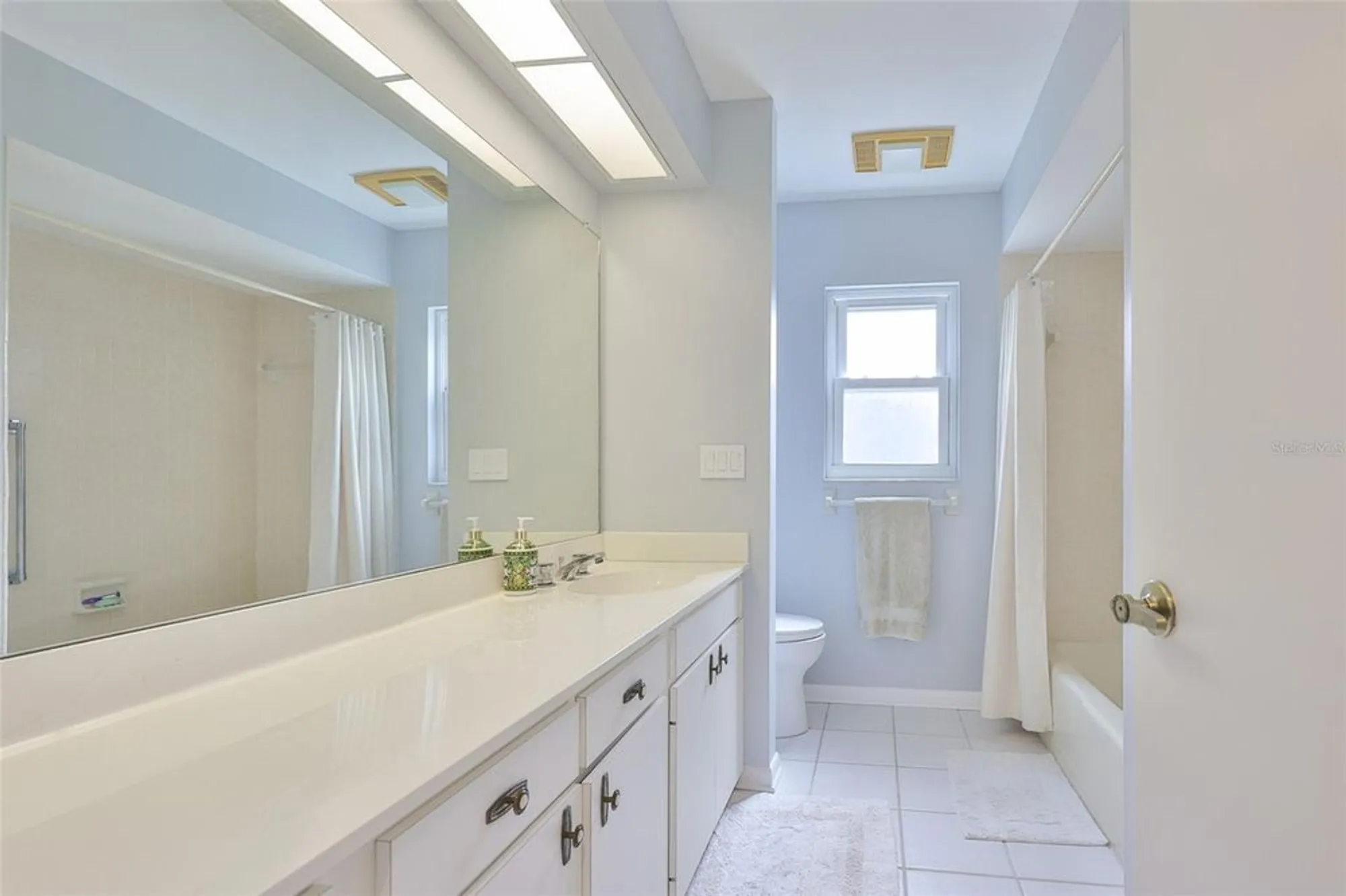 Property Slideshow image 42 of 63 | 2022 east view dr, Sun City Center, FL, 33573