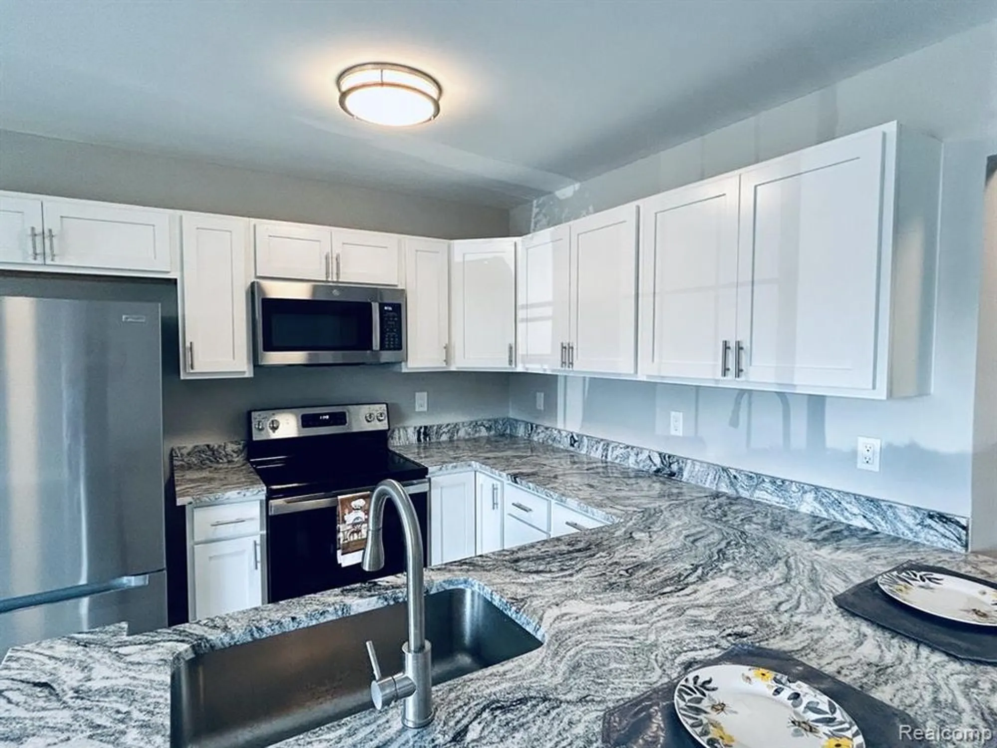 Property Slideshow image 7 of 27 | 25323 potomac dr # 2, South Lyon, MI, 48178