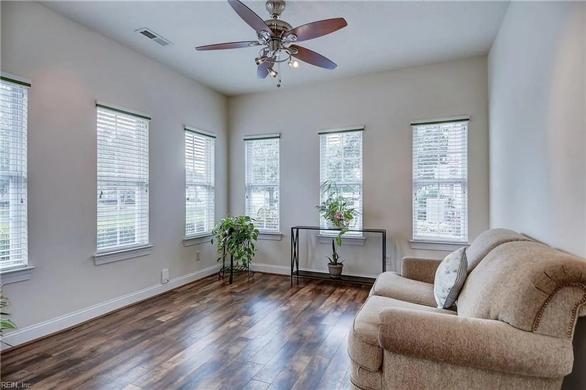 Property Slideshow image 4 of 49 | 1534 carrolton way, Chesapeake, VA, 23320