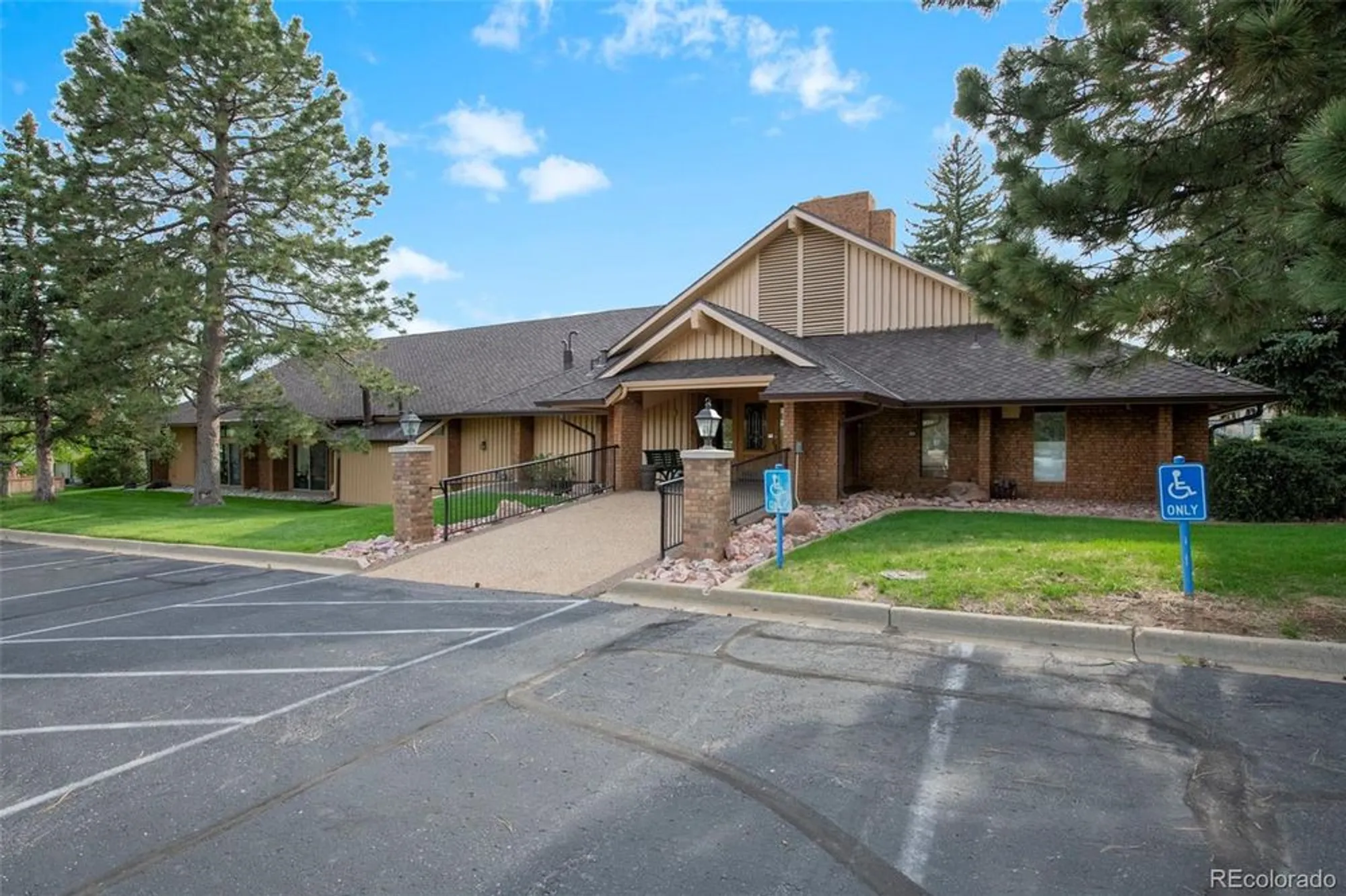 Property Slideshow image 19 of 30 | 19 douglas dr, Broomfield, CO, 80020