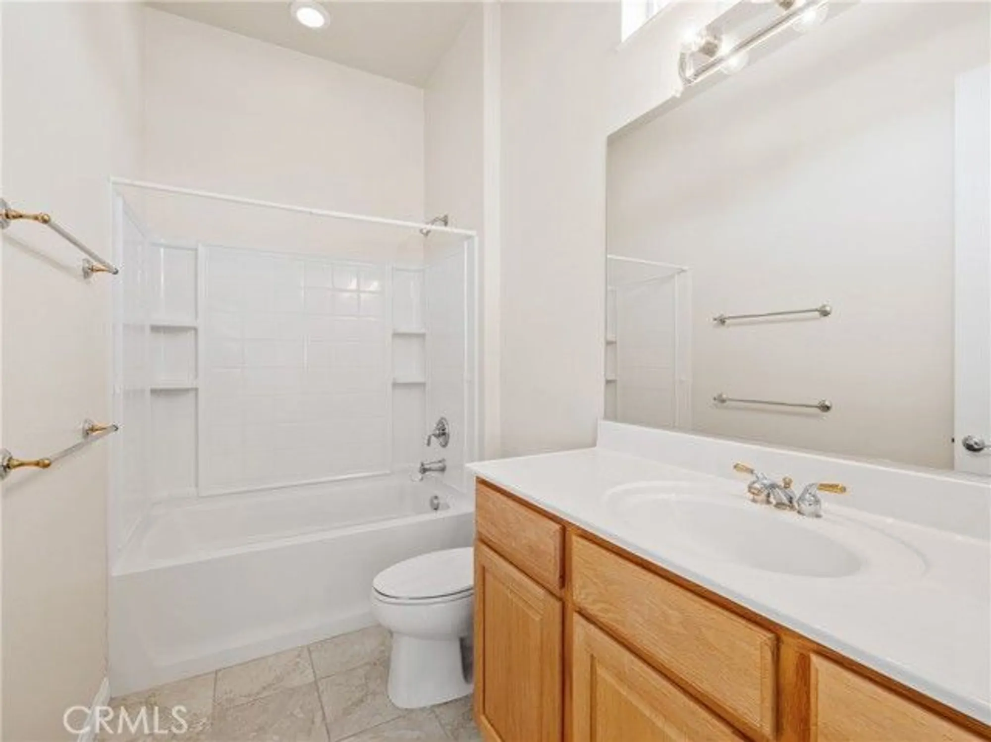 Property Slideshow image 22 of 38 | 19301 galloping hill rd, Apple Valley, CA, 92308