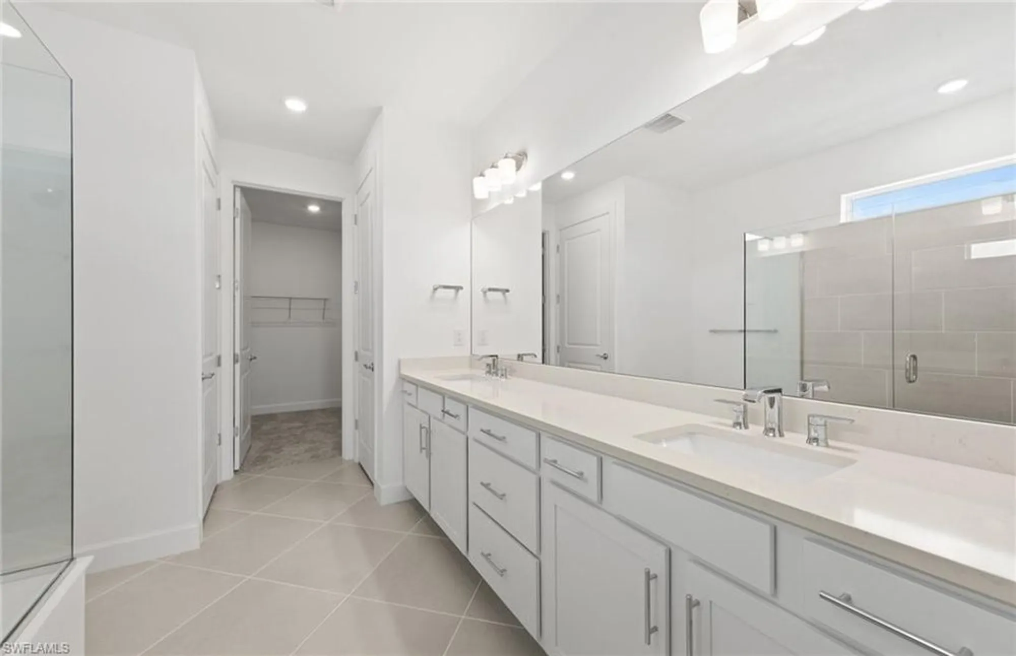 Property Slideshow image 20 of 46 | 17290 willow tree ln, North Fort Myers, FL, 33917