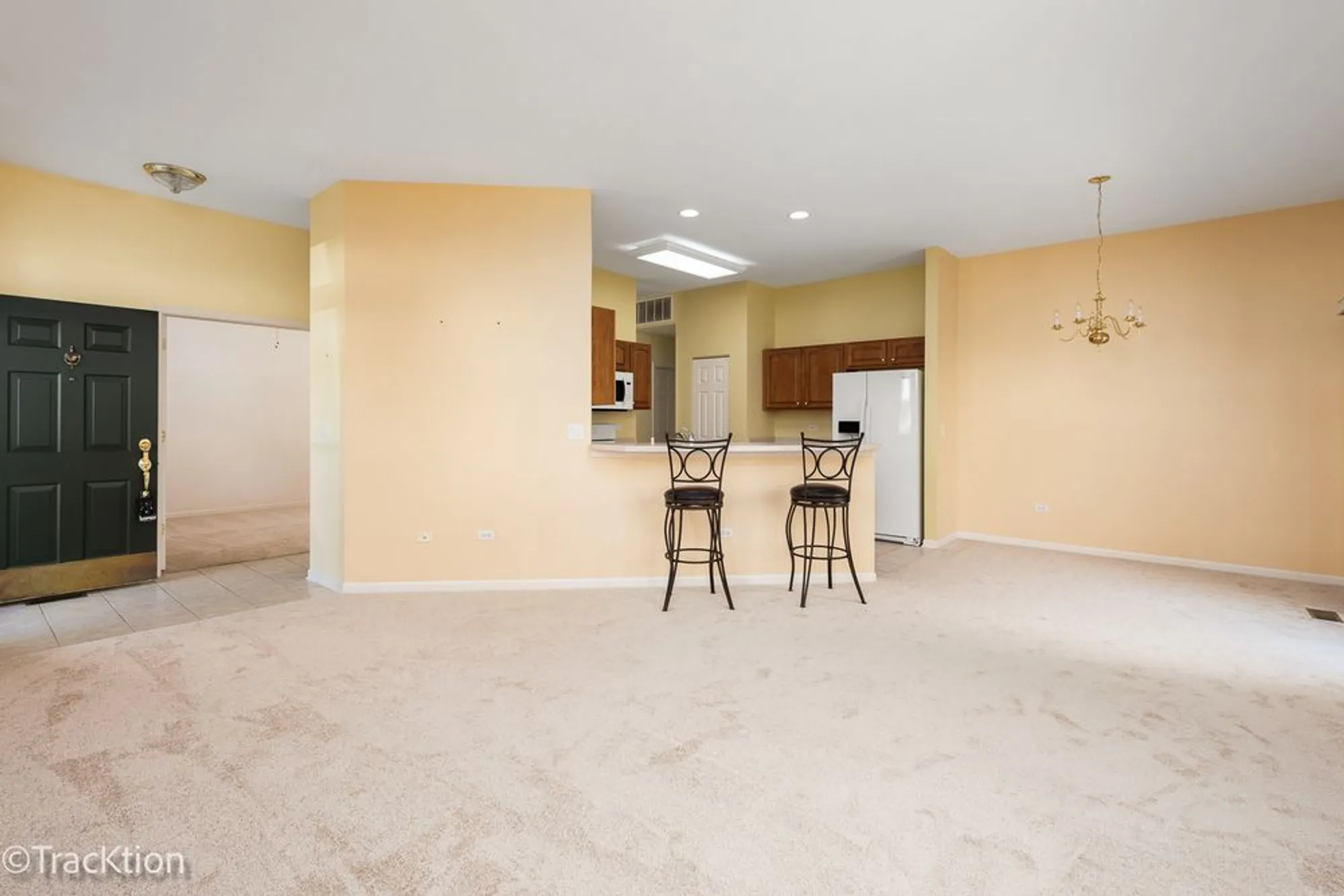 Property Slideshow image 5 of 15 | 16400 crescent lake dr # 16400, Crest Hill, IL, 60403