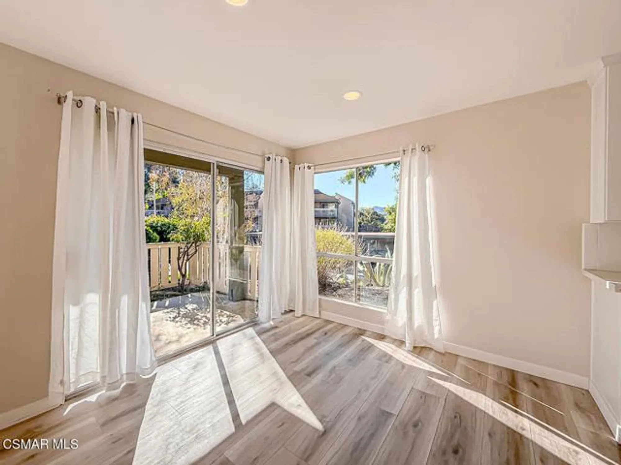 Property Slideshow image 6 of 42 | 291 sequoia ct 17, Thousand Oaks, CA, 91360