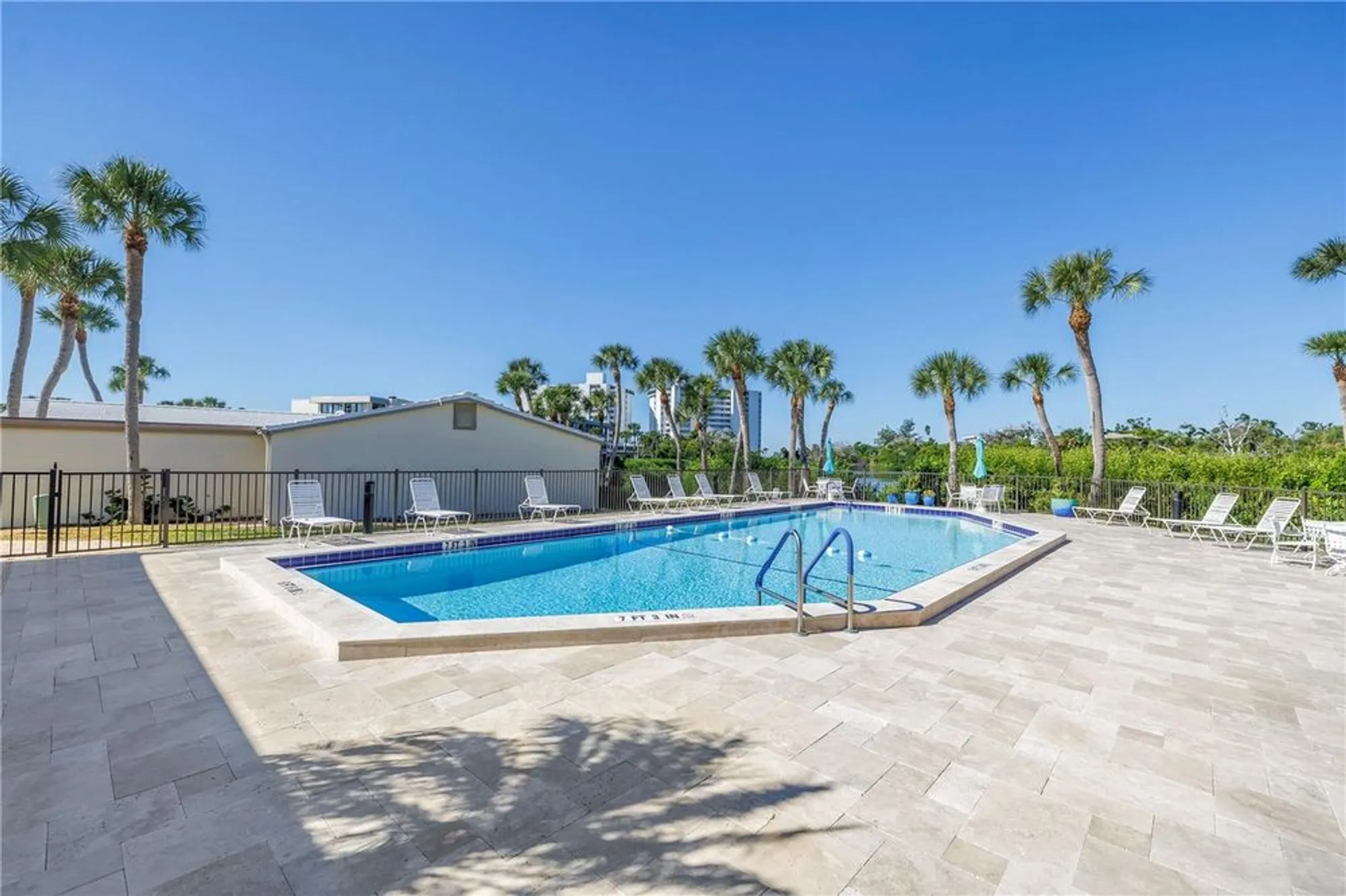 Property Slideshow image 36 of 60 | 111 whispering sands cir # v38, Sarasota, FL, 34242