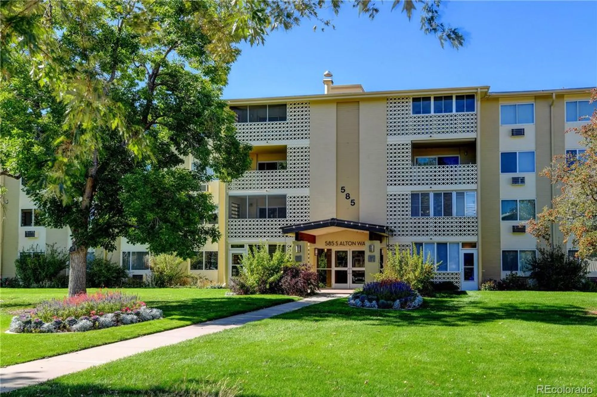 Property Slideshow image 1 of 28 | 585 s alton way apt 10a, Denver, CO, 80247