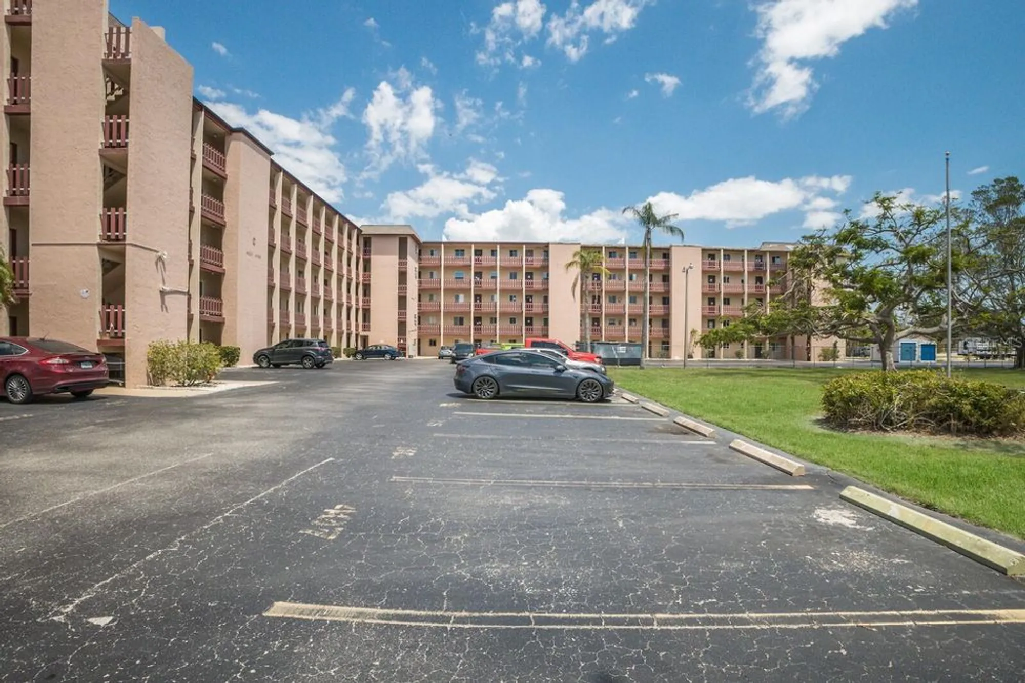 Property Slideshow image 2 of 35 | 4015 lake bayshore dr # 108, Bradenton, FL, 34205