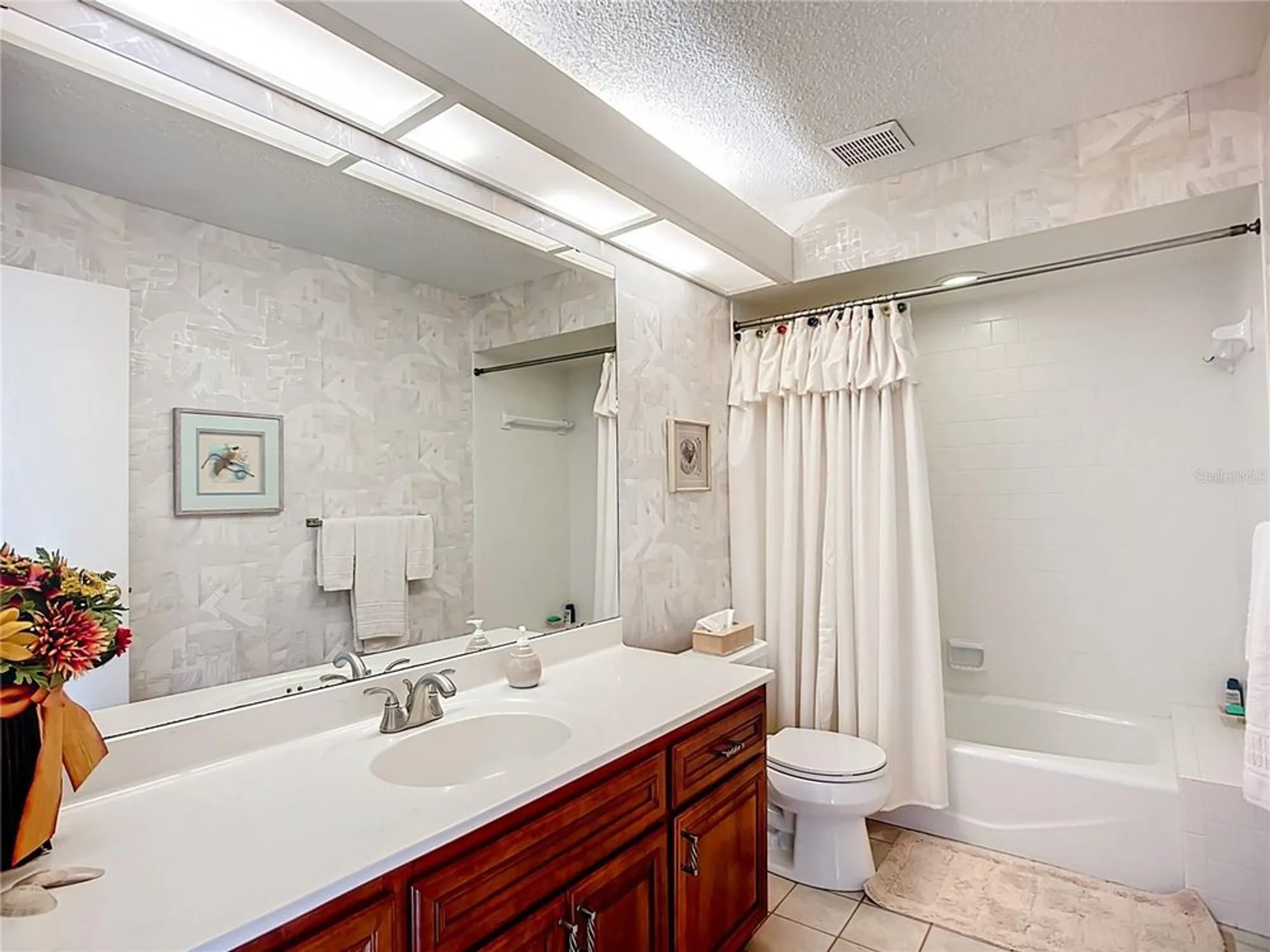 Property Slideshow image 26 of 43 | 4683 oak hollow dr 3, Sarasota, FL, 34241