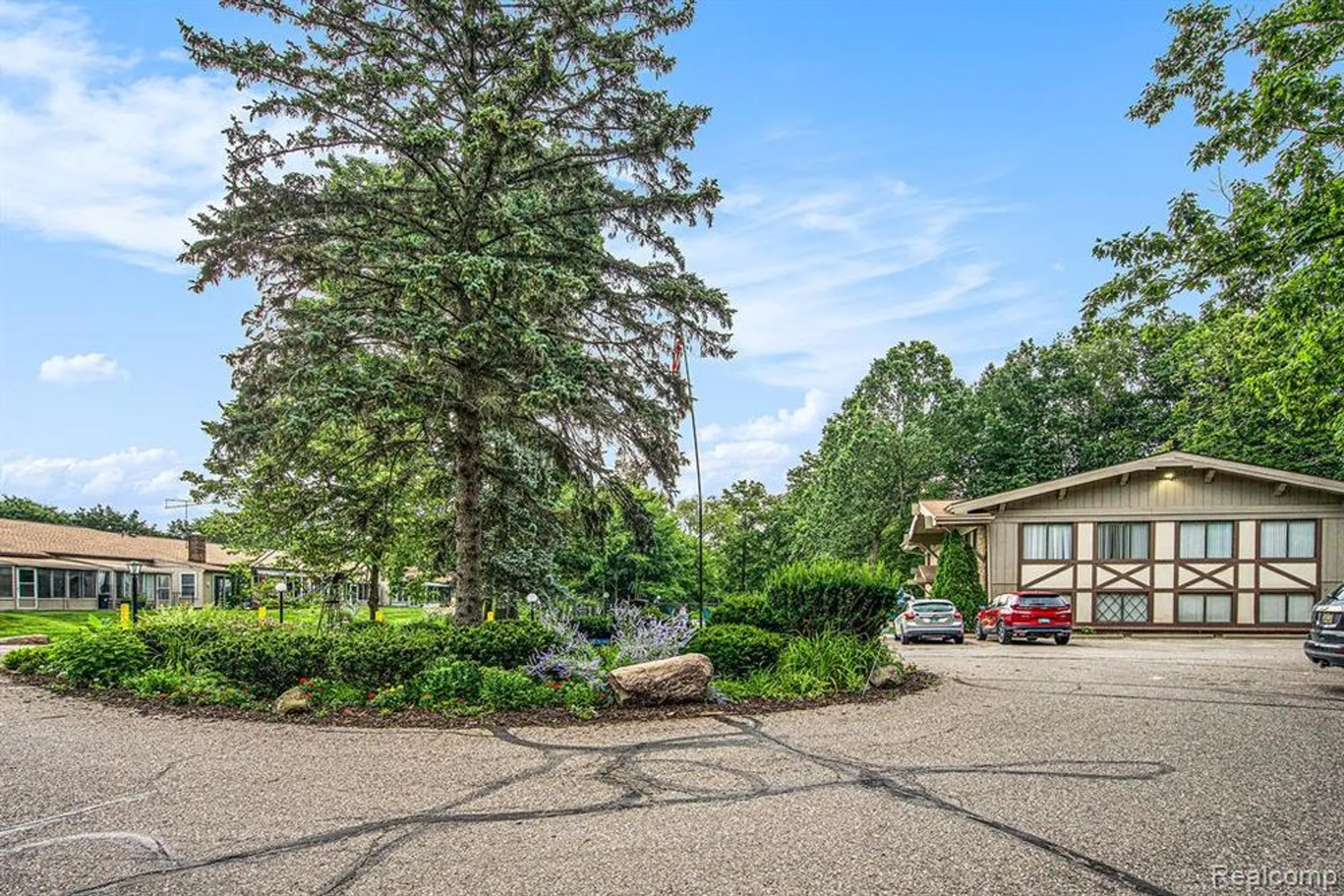 Property Slideshow image 28 of 28 | 25235 franklin ter # 8, South Lyon, MI, 48178