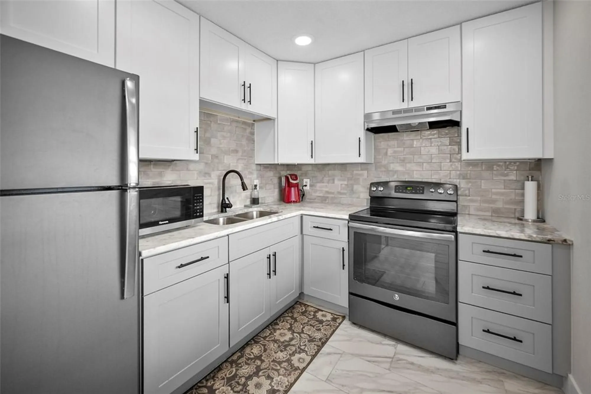 Property Slideshow image 9 of 27 | 19029 us highway 19 n apt 6-16, Clearwater, FL, 33764