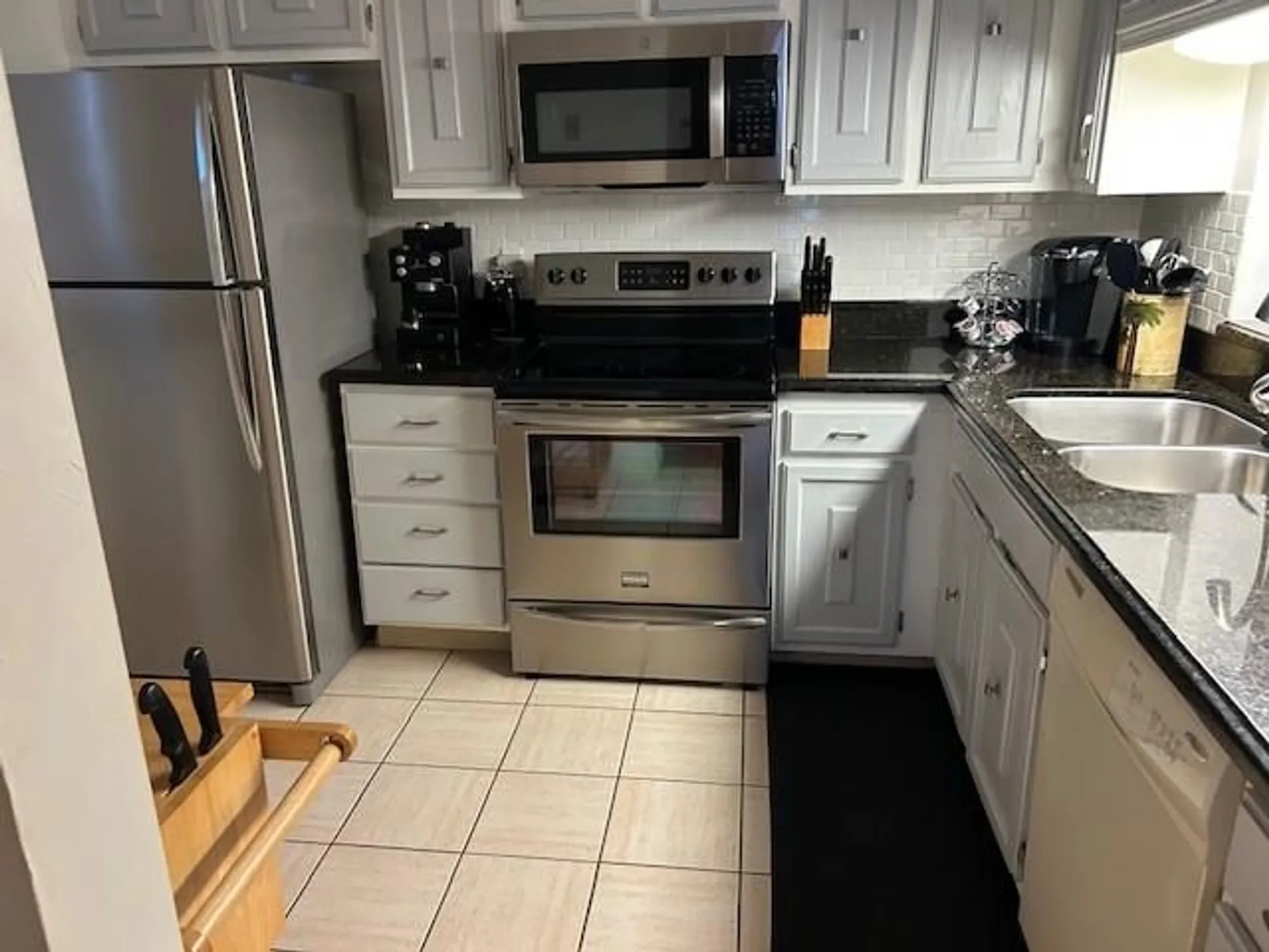 Property Slideshow image 9 of 10 | 3591 environ blvd a405, Lauderhill, FL, 33319