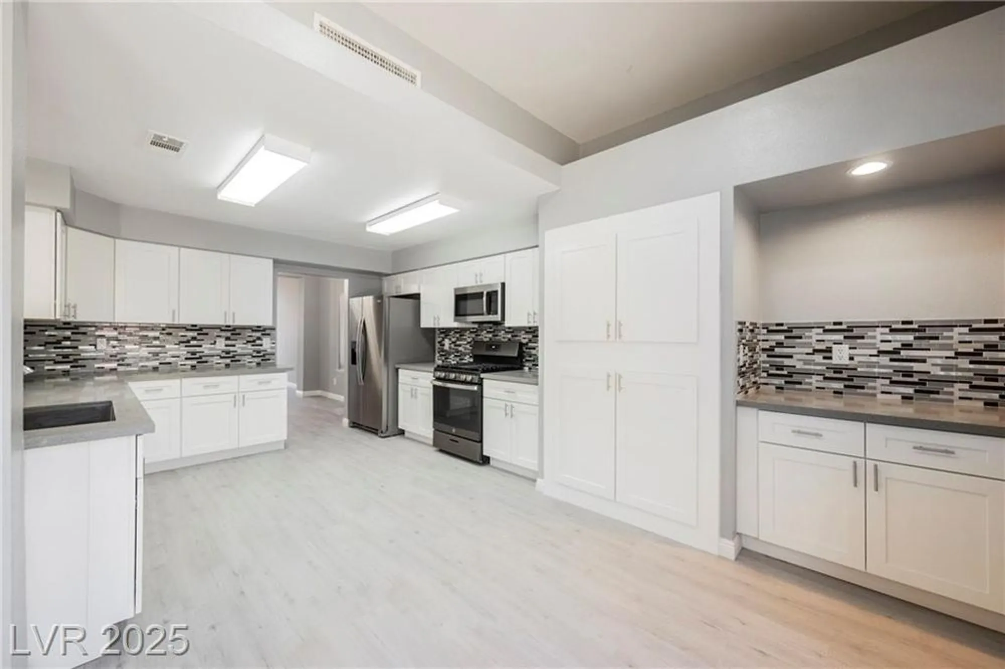 Property Slideshow image 27 of 66 | 5133 burr oak dr, Las Vegas, NV, 89130