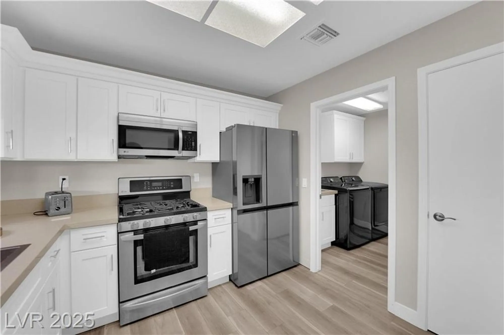 Property Slideshow image 11 of 27 | 8801 villa ridge dr, Las Vegas, NV, 89134