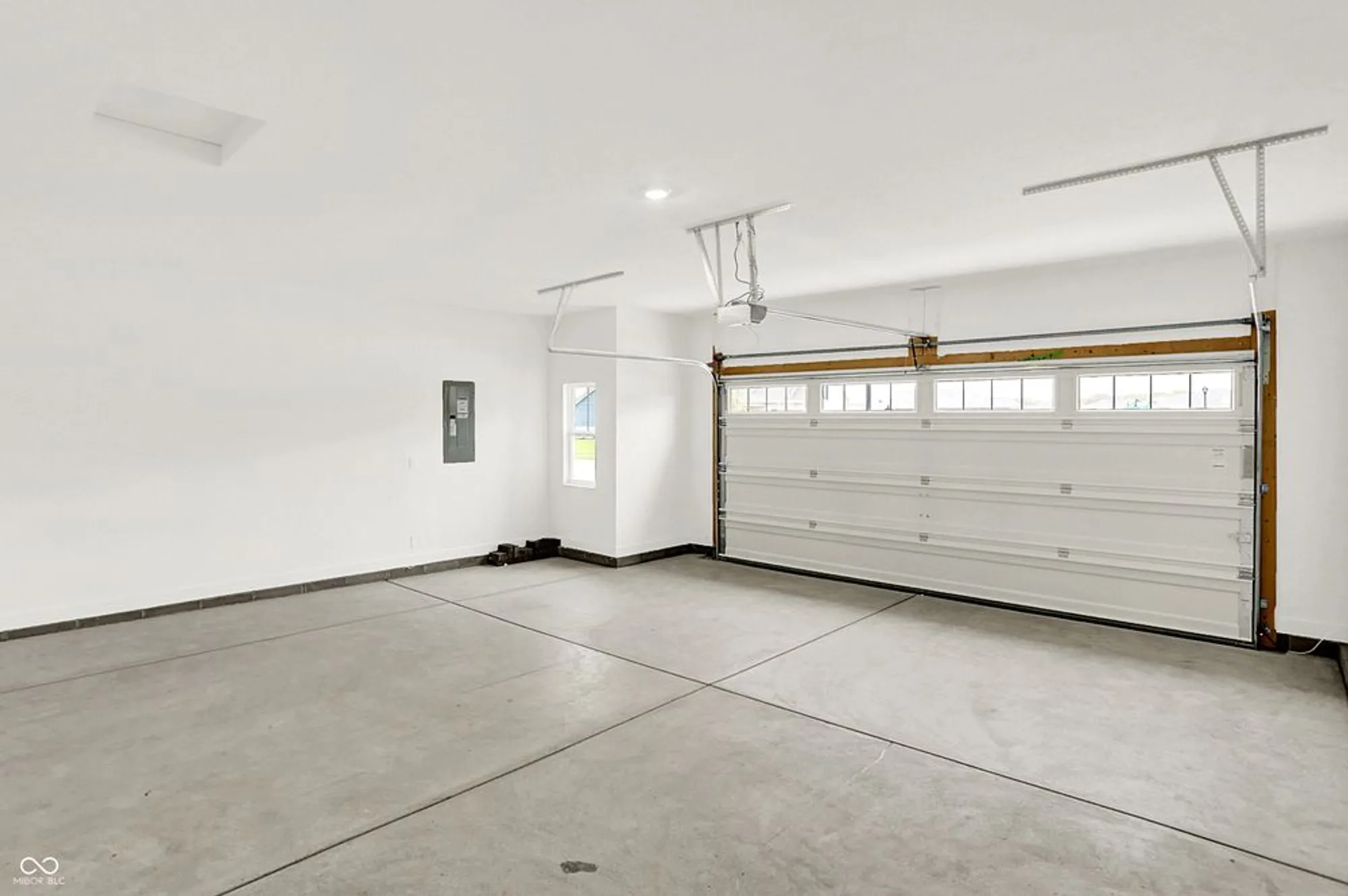 Property Slideshow image 31 of 37 | 5351 nettleton way, Avon, IN, 46123