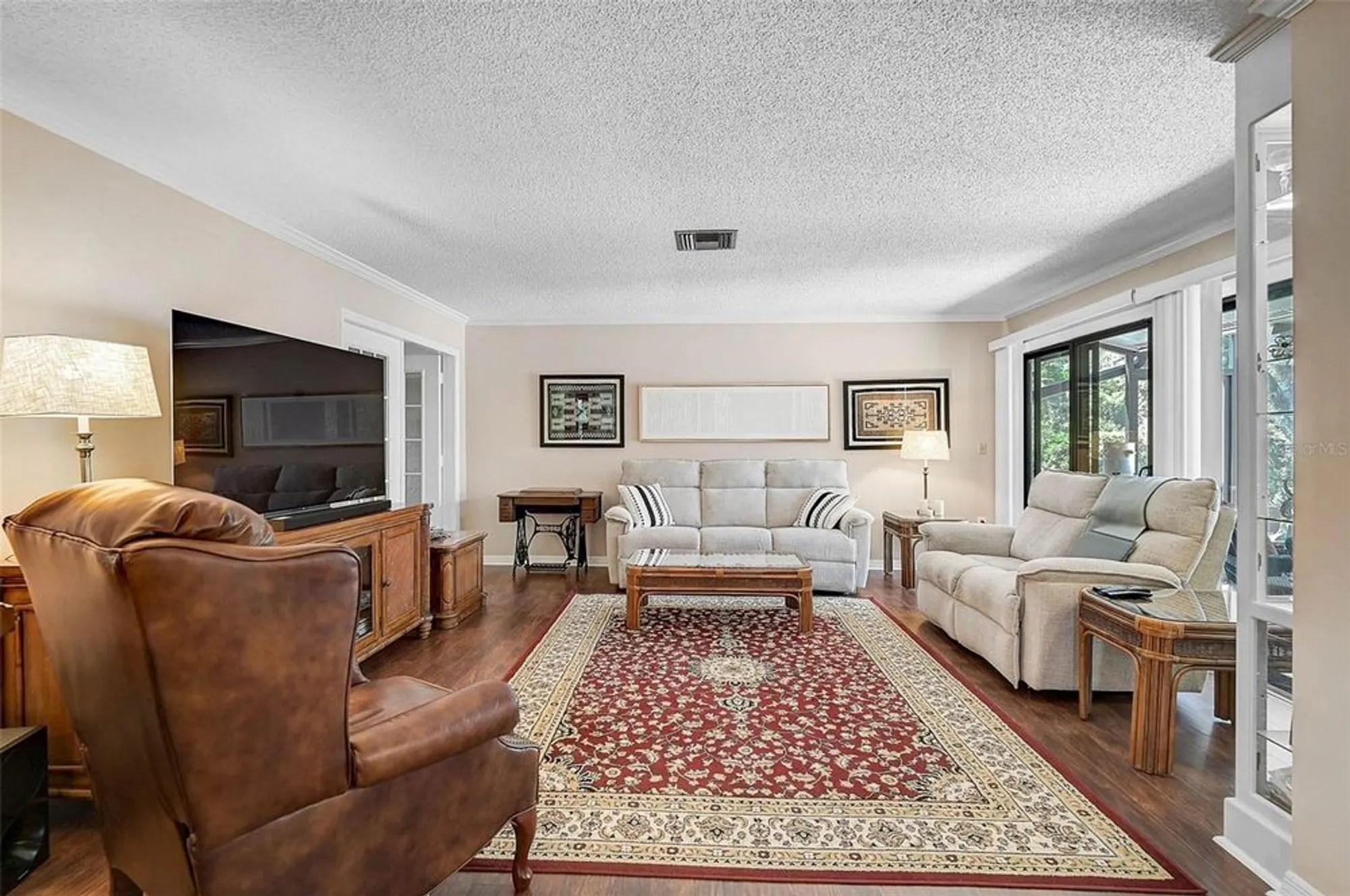 Property Slideshow image 9 of 61 | 3890 wilshire cir 27, Sarasota, FL, 34238