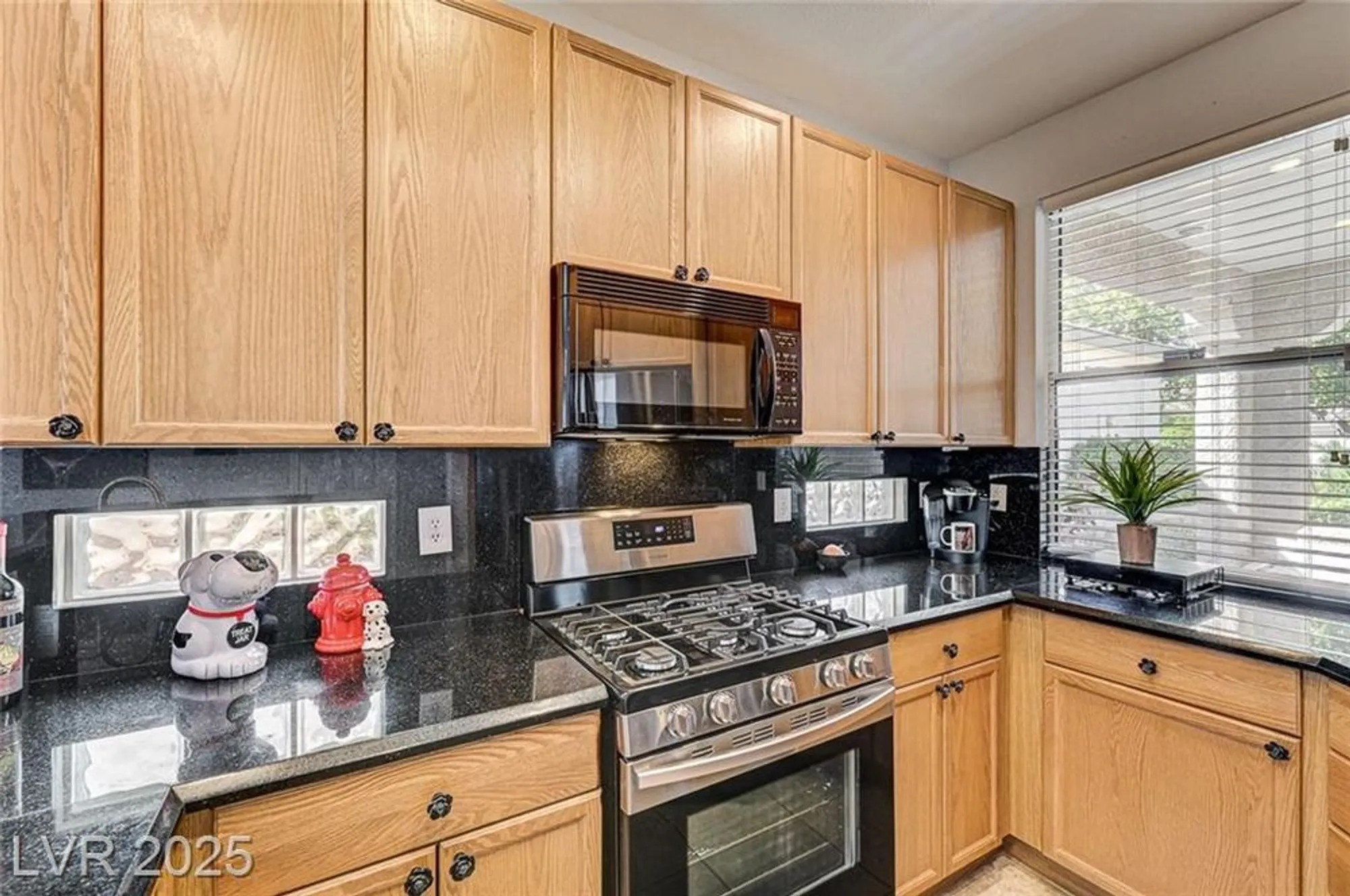 Property Slideshow image 20 of 41 | 10393 abisso dr, Las Vegas, NV, 89135