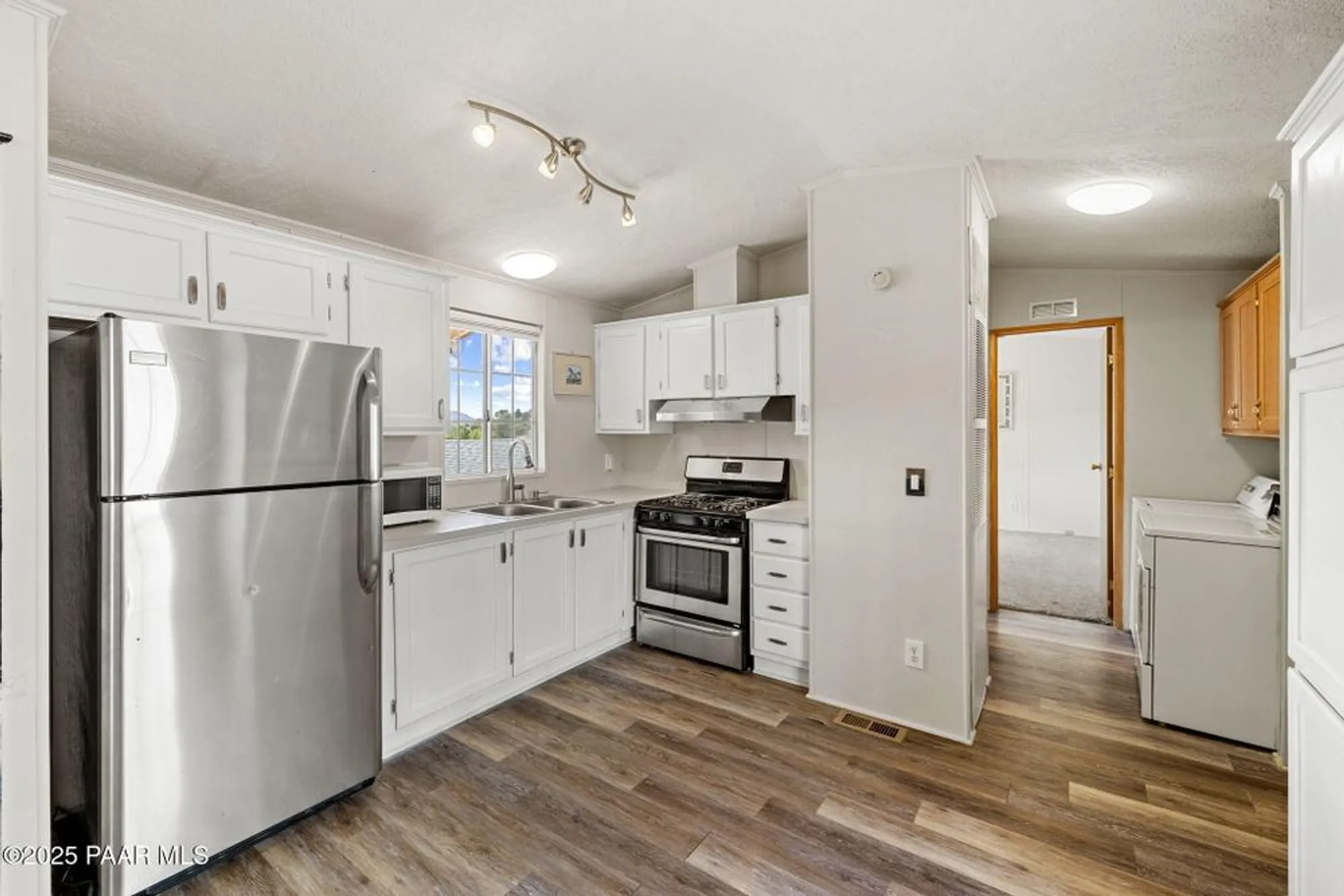 Property Slideshow image 7 of 17 | 2486 hilltop rd, Prescott, AZ, 86301