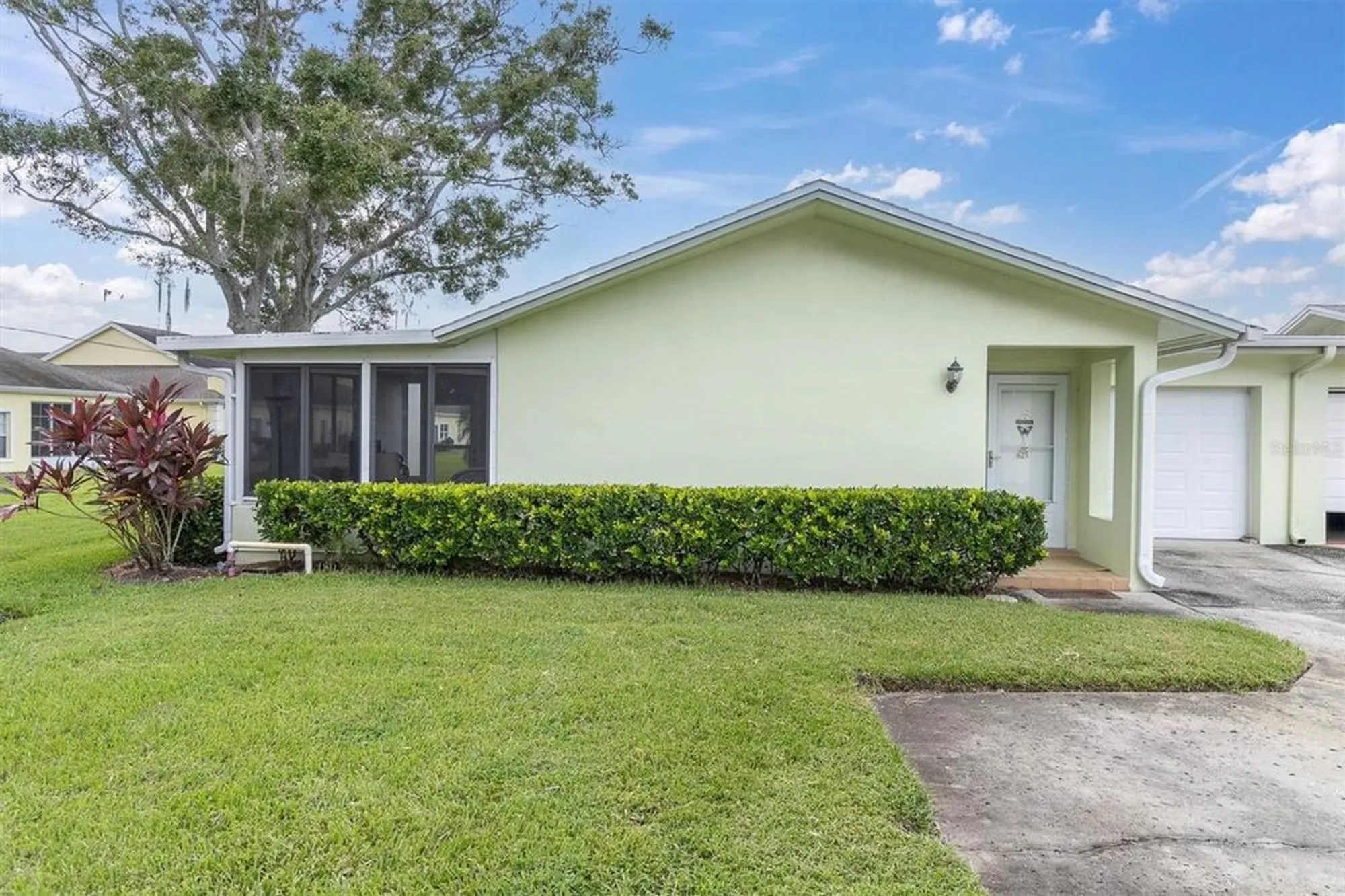 Property Slideshow image 2 of 40 | 2828 sherbrooke ln c, Palm Harbor, FL, 34684