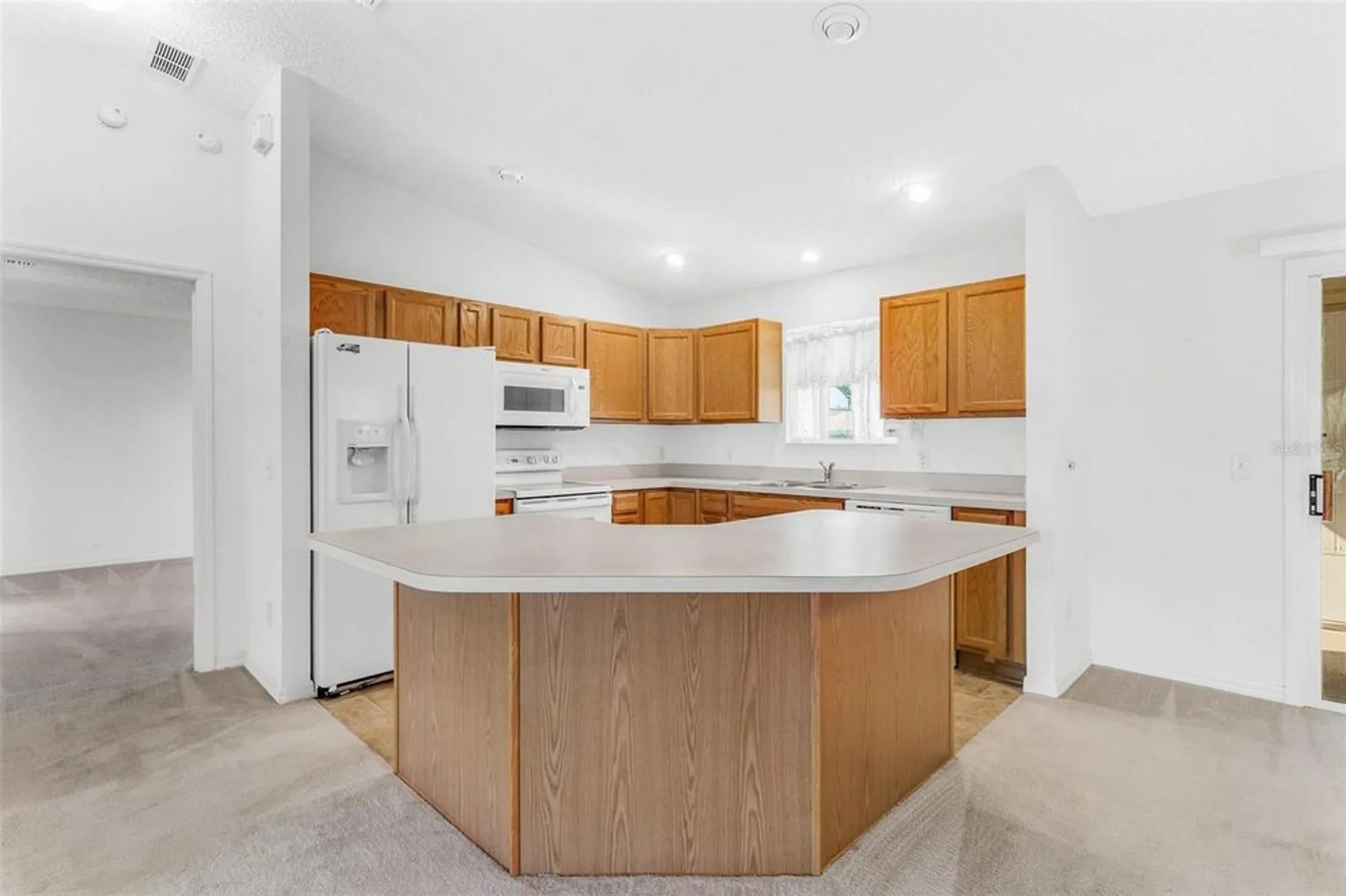 Property Slideshow image 13 of 45 | 2732 privada dr, The Villages, FL, 32162