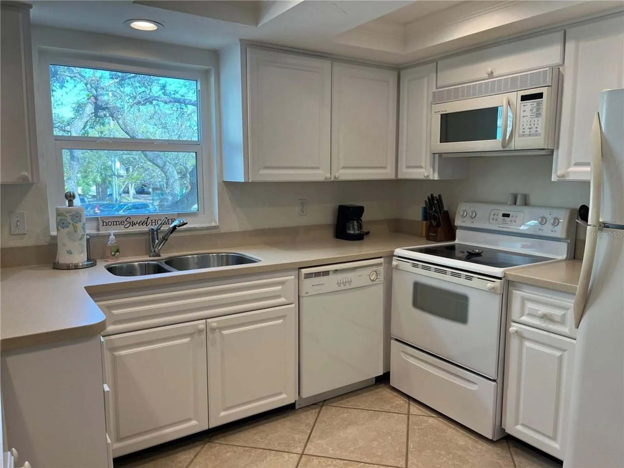 Property Slideshow image 10 of 32 | 1257 s portofino dr apt 208, Sarasota, FL, 34242