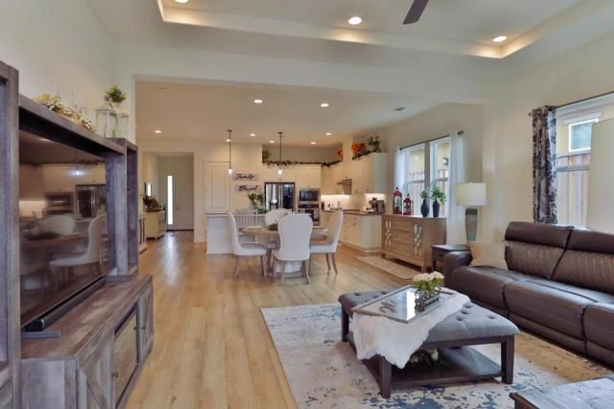 Property Slideshow image 15 of 52 | 2102 white oak dr, Hollister, CA, 95023