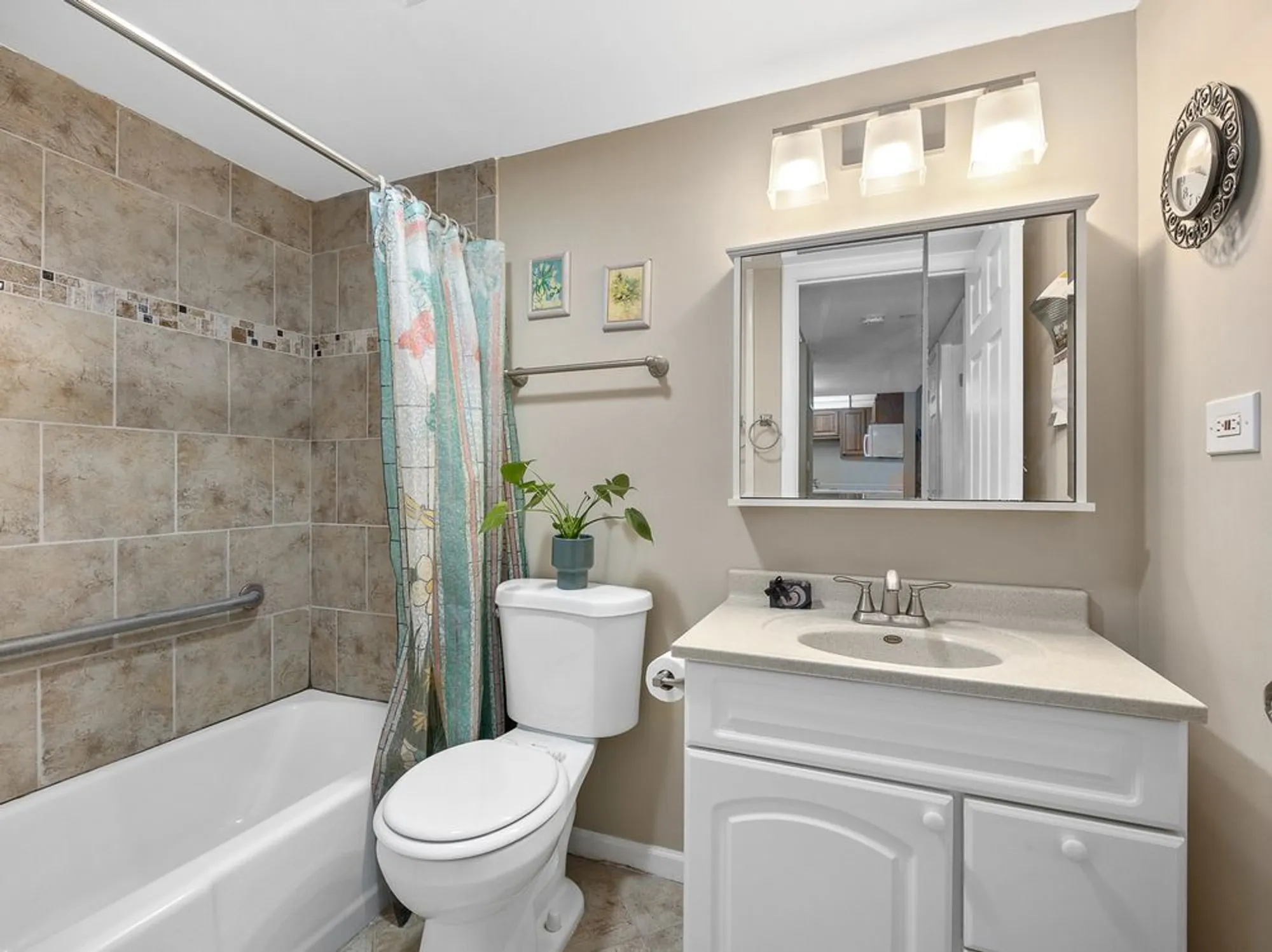 Property Slideshow image 10 of 25 | 5540 walnut ave apt 33a, Downers Grove, IL, 60515