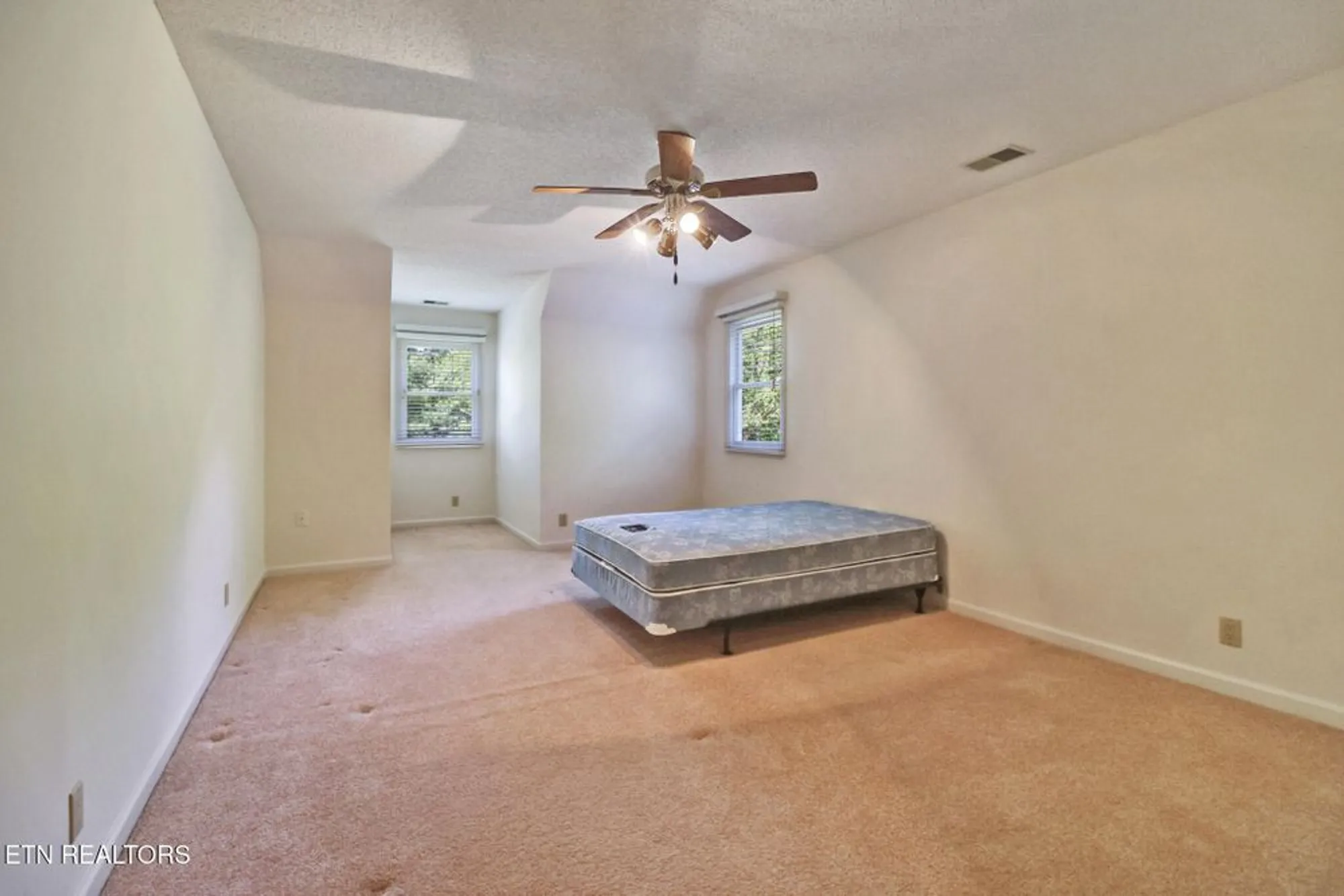 Property Slideshow image 44 of 55 | 11 kingsboro ln, Crossville, TN, 38558