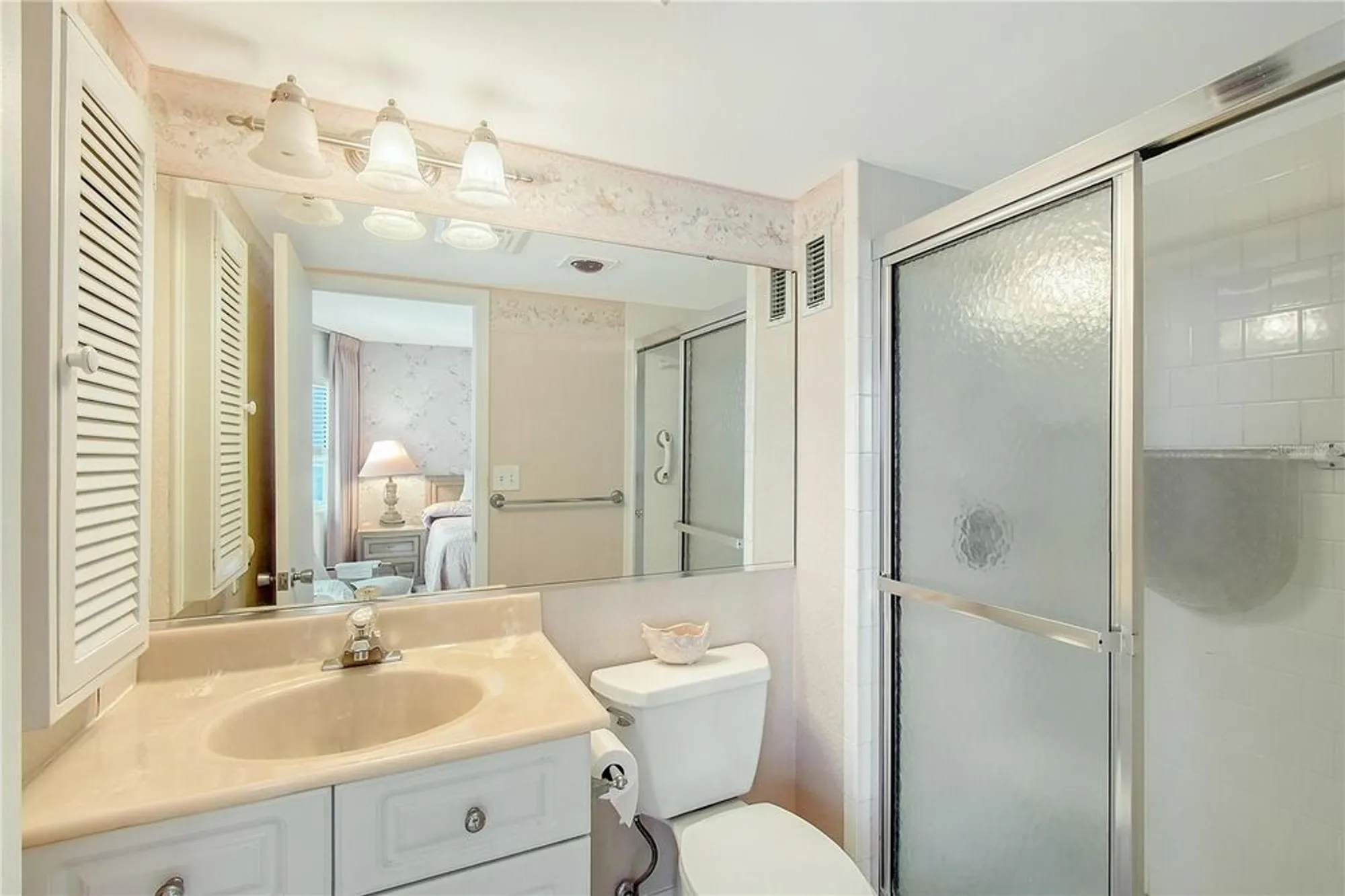 Property Slideshow image 18 of 37 | 1350 n portofino dr apt 402, Sarasota, FL, 34242