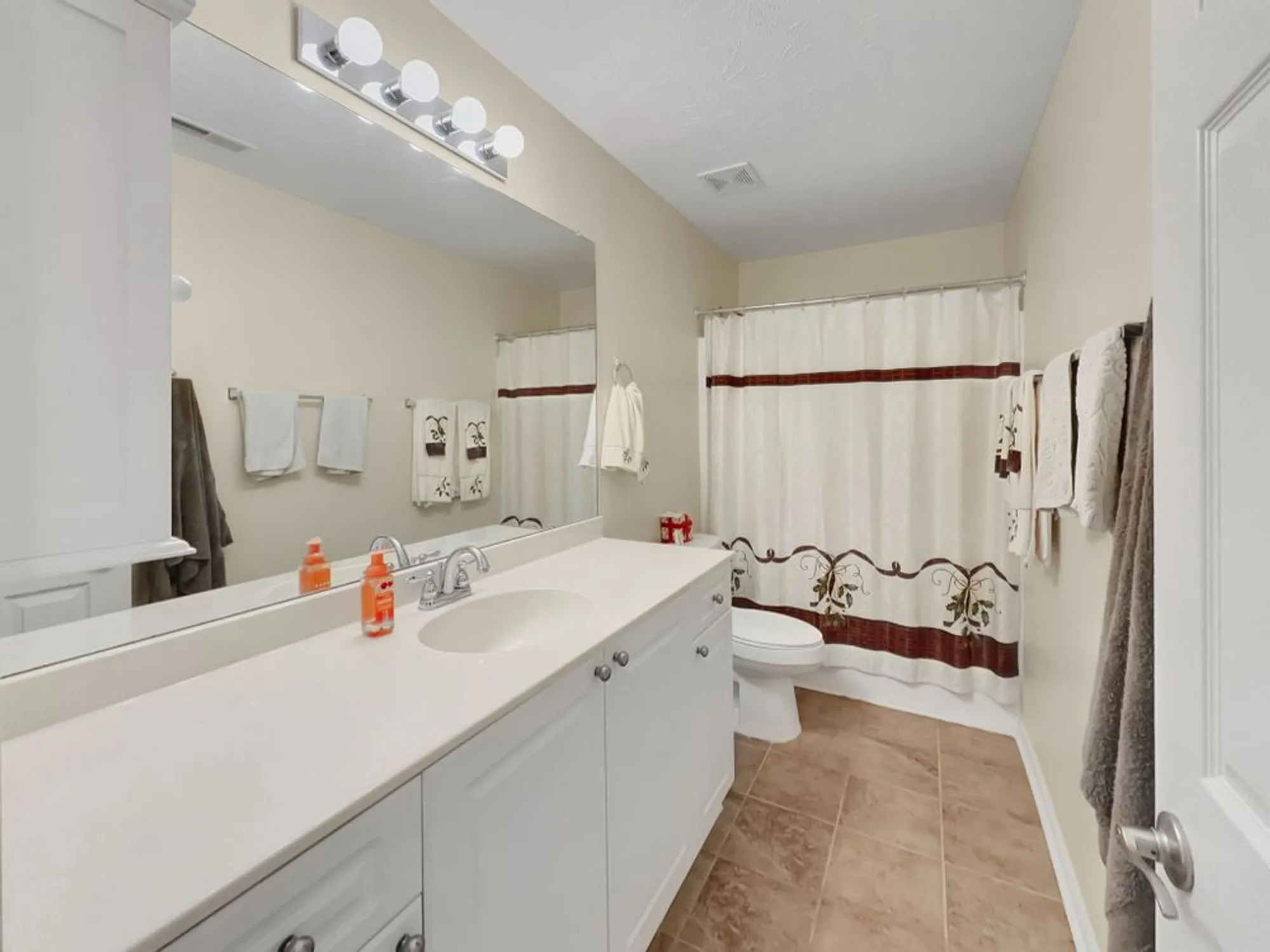 Property Slideshow image 25 of 30 | 395 devon chase hl unit 3804, Gallatin, TN, 37066