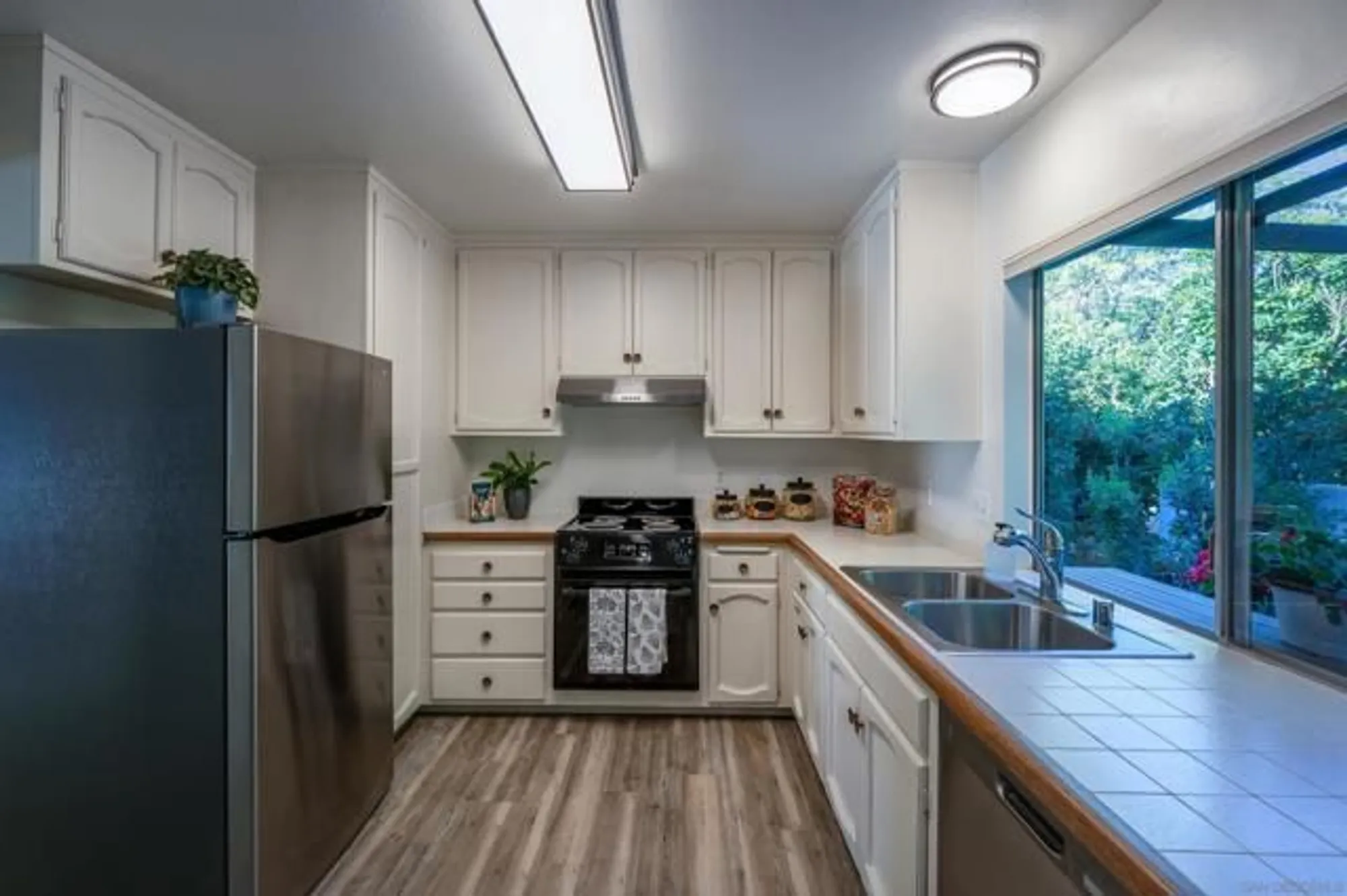 Property Slideshow image 5 of 29 | 12780 avenida la valencia unit 163, San Diego, CA, 92128