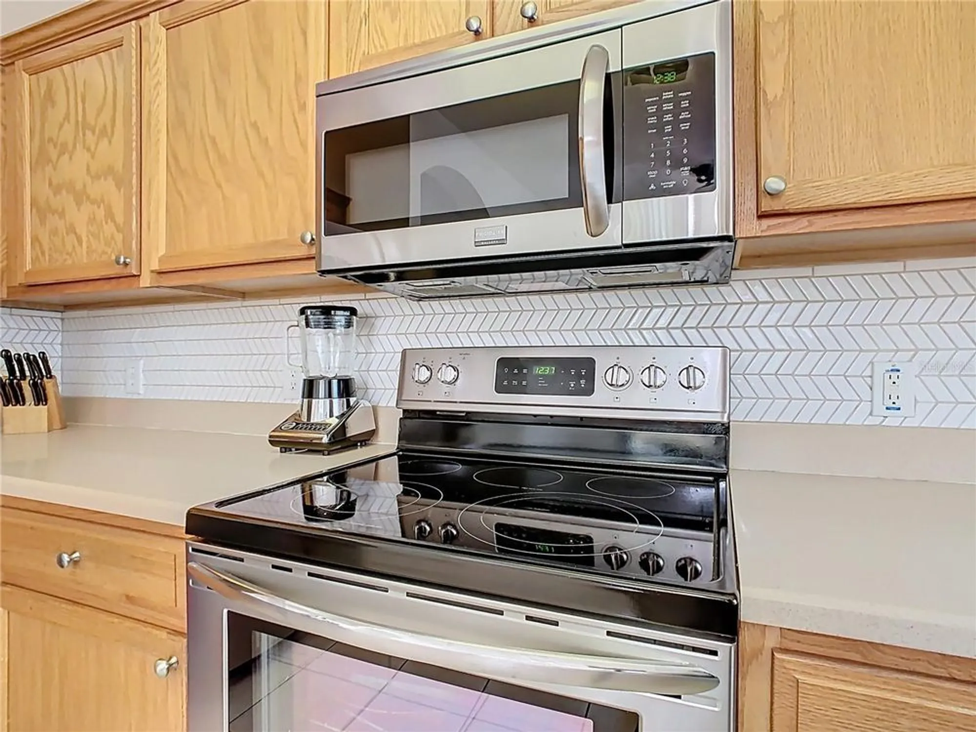 Property Slideshow image 9 of 52 | 572 sienna dr, Poinciana, FL, 34759