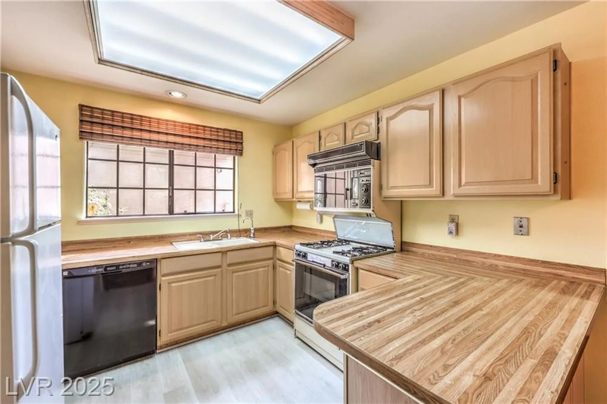 Property Slideshow image 6 of 26 | 2851 s valley view blvd unit 1075, Las Vegas, NV, 89102