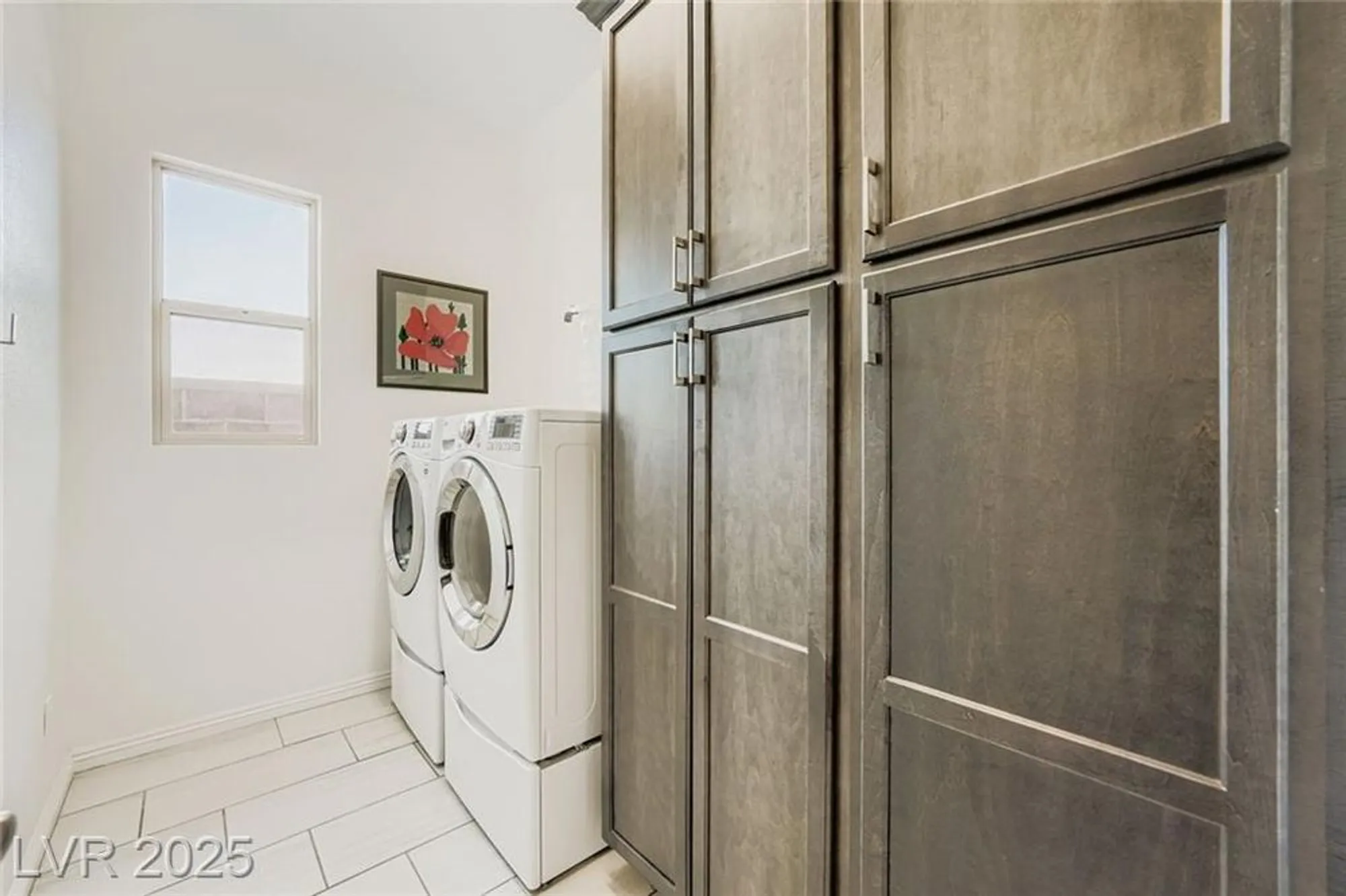 Property Slideshow image 25 of 45 | 9889 gemstone sunset ave, Las Vegas, NV, 89148