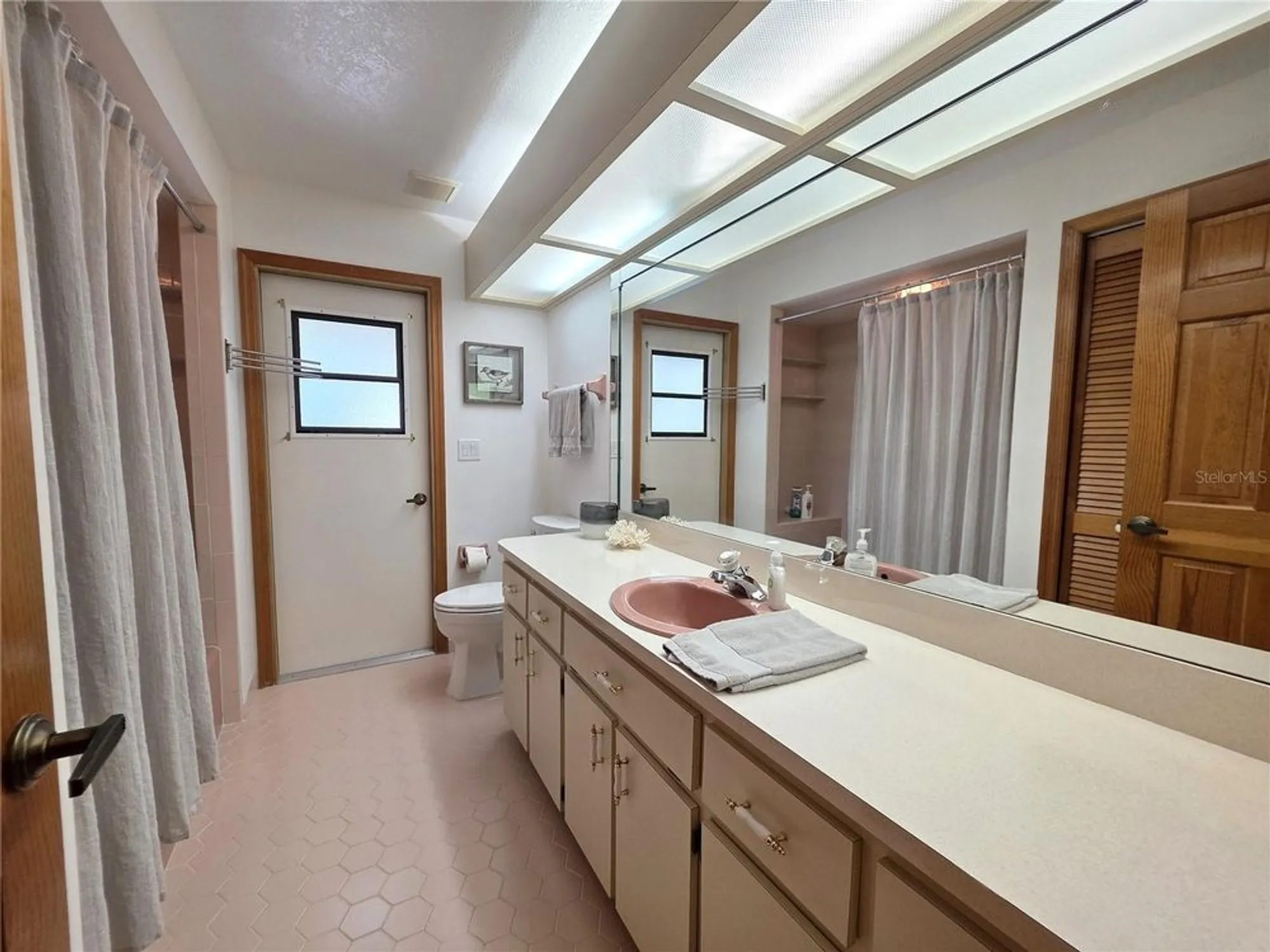 Property Slideshow image 19 of 45 | 9446 ashley dr, Weeki Wachee, FL, 34613