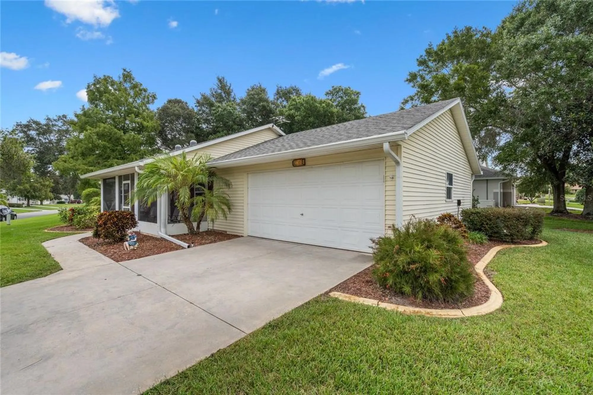 Property Slideshow image 5 of 47 | 27107 racquet cir, Leesburg, FL, 34748