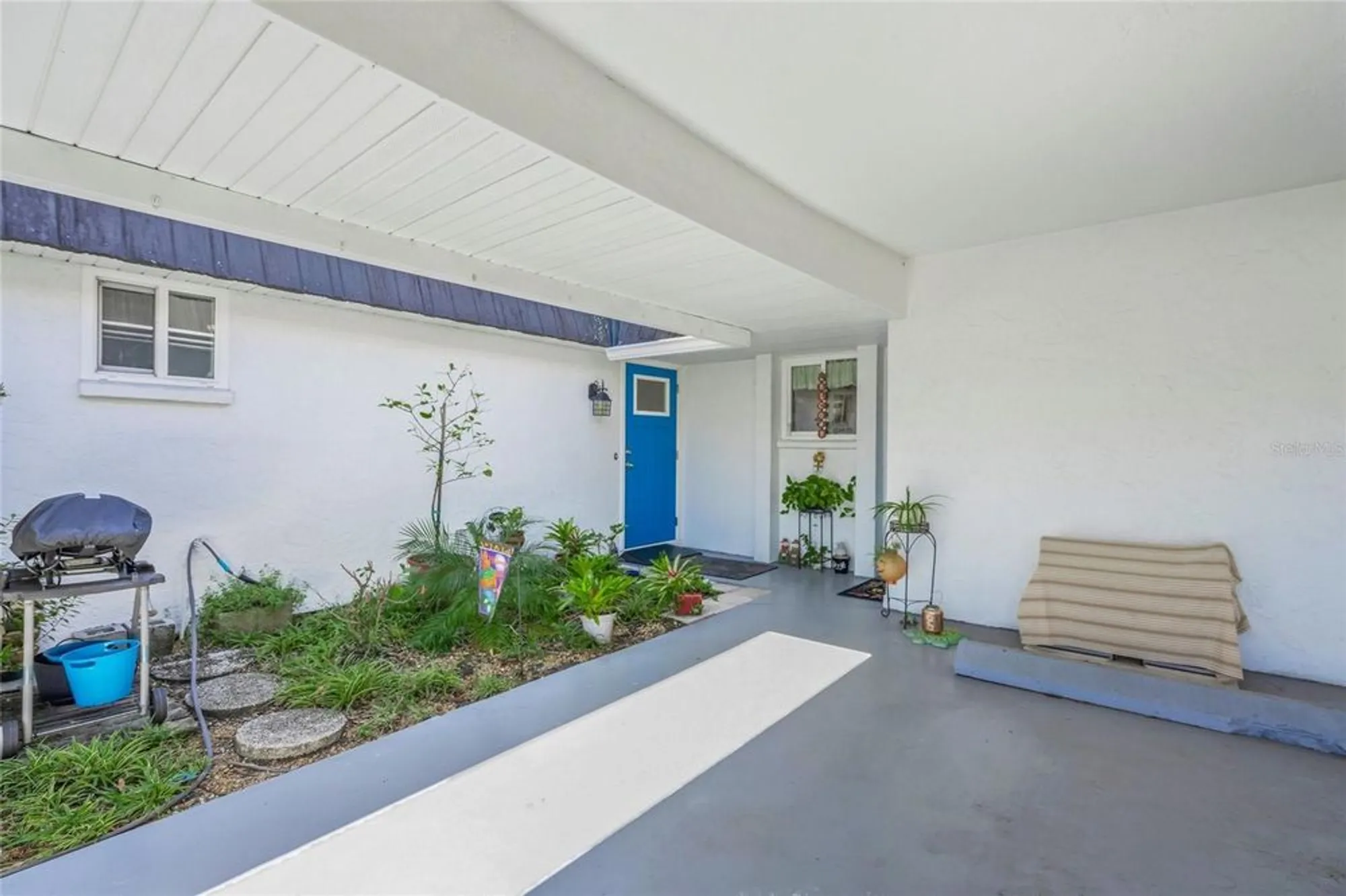 Property Slideshow image 4 of 41 | 1325 glen oaks dr 133, Sarasota, FL, 34232