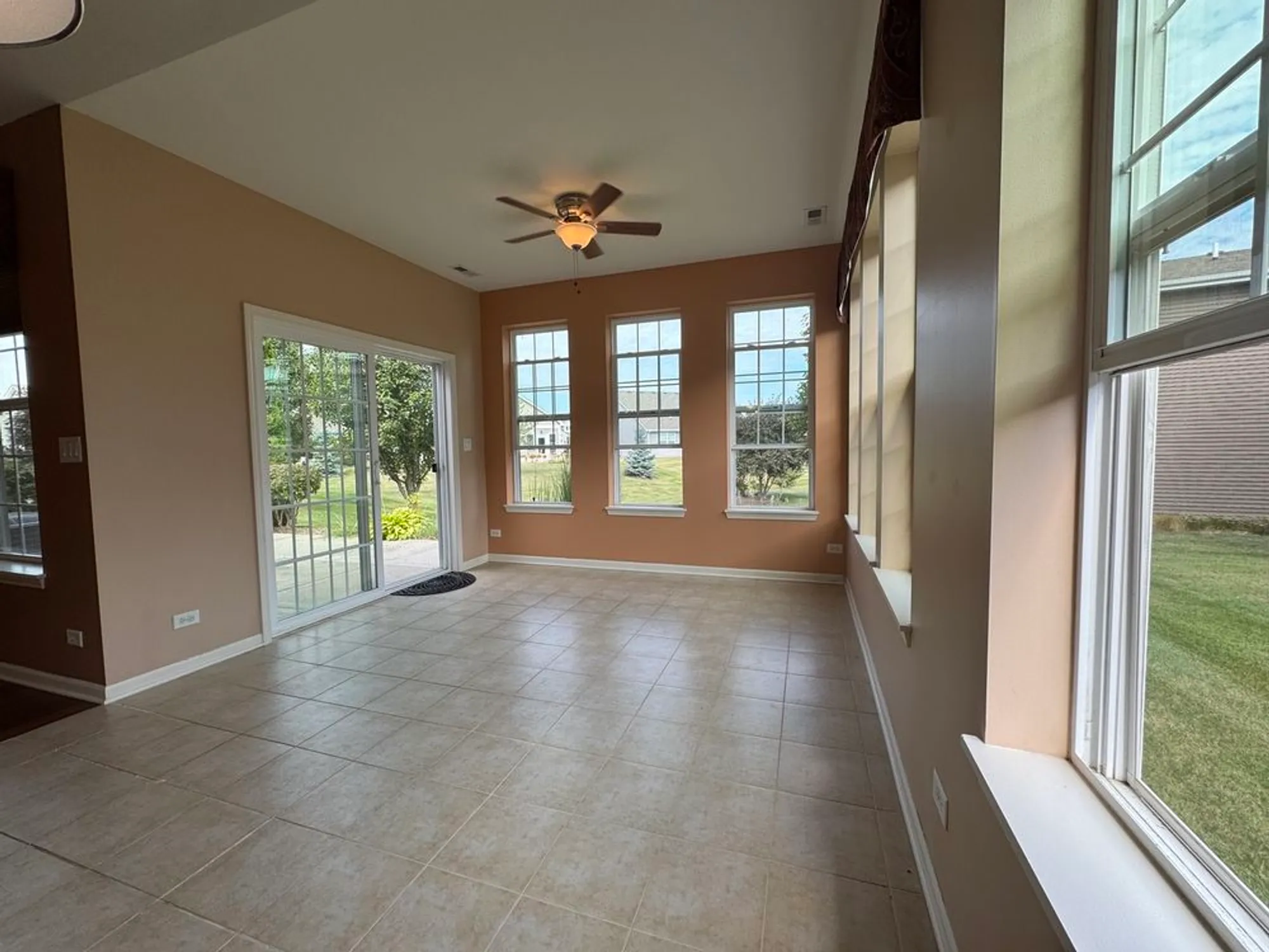 Property Slideshow image 5 of 20 | 870 prescott ln, Pingree Grove, IL, 60140