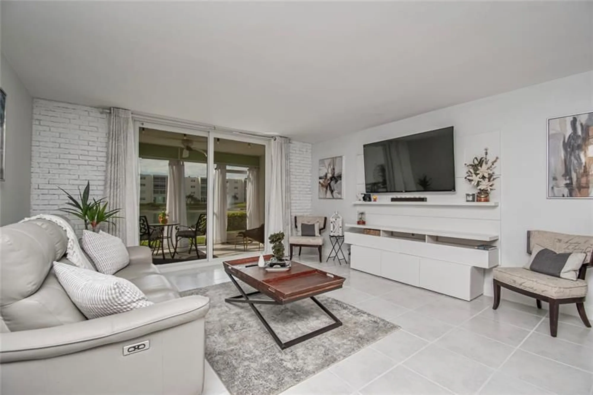 Property Slideshow image 9 of 51 | 1024 se 4th ave apt 102, Dania Beach, FL, 33004