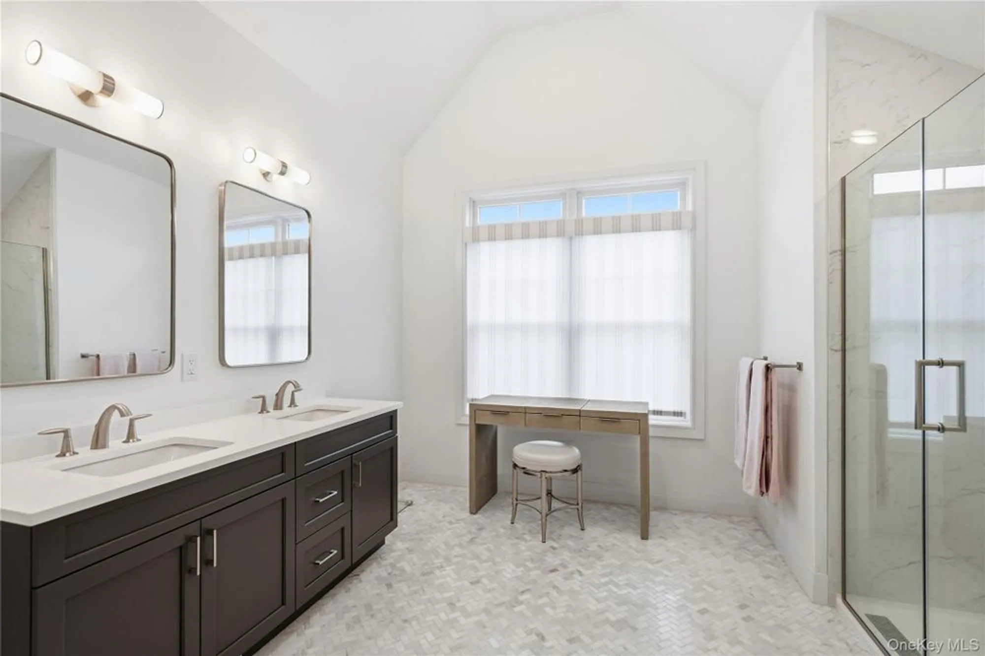 Property Slideshow image 21 of 29 | 86202 spruce pond cir # 744, Plainview, NY, 11803