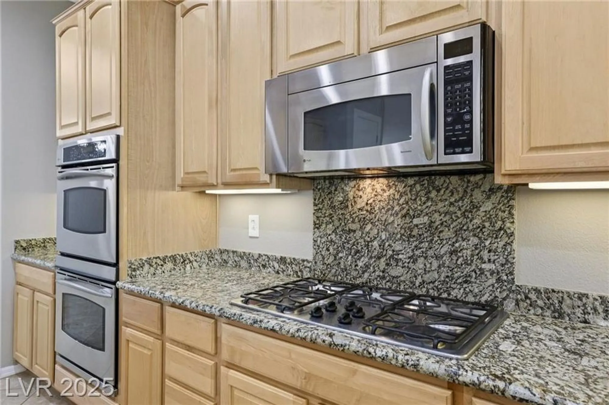 Property Slideshow image 15 of 46 | 2318 shorewood hills ave, Henderson, NV, 89052