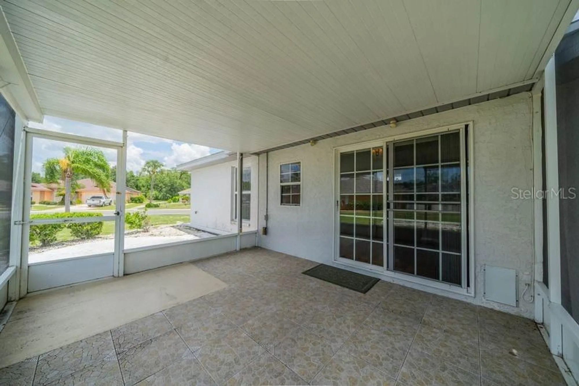 Property Slideshow image 32 of 47 | 301 caloosa palms ct, Sun City Center, FL, 33573