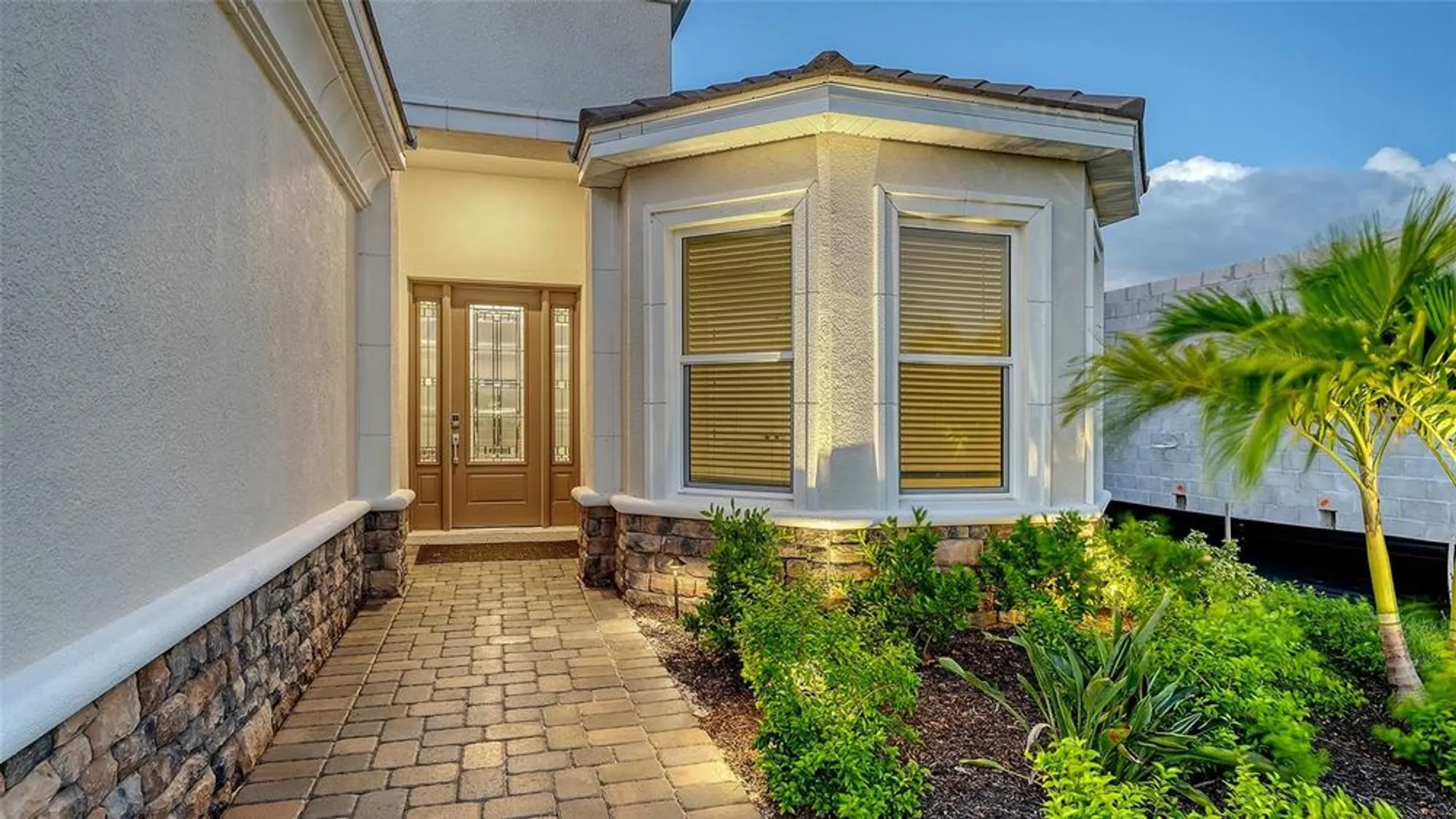 Property Slideshow image 3 of 90 | 16423 isola pl, Lakewood Ranch, FL, 34211