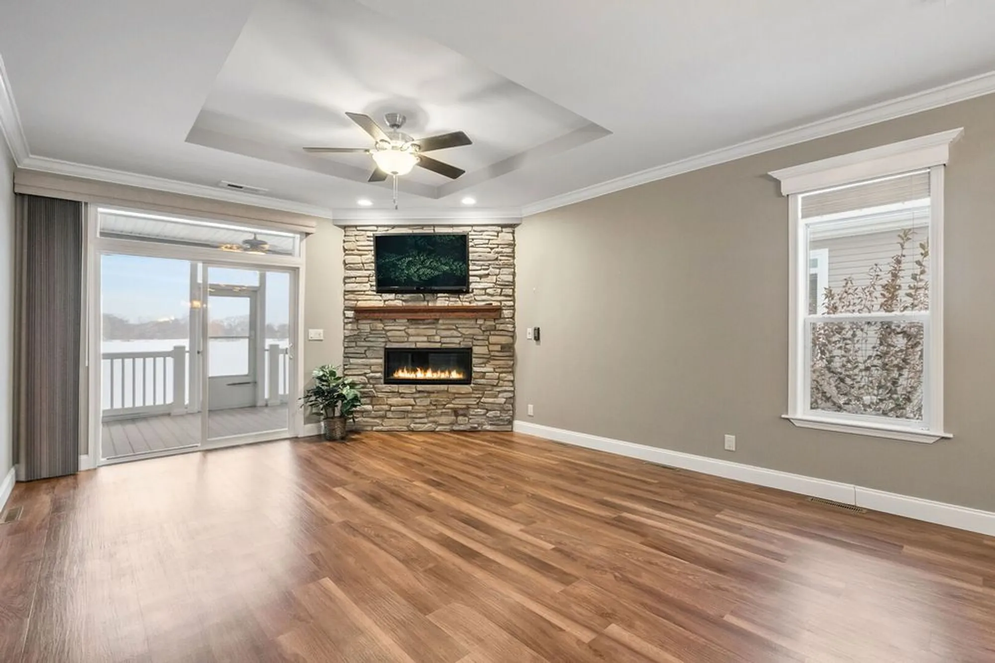 Property Slideshow image 5 of 17 | 1412 scenic vw, Grayslake, IL, 60030