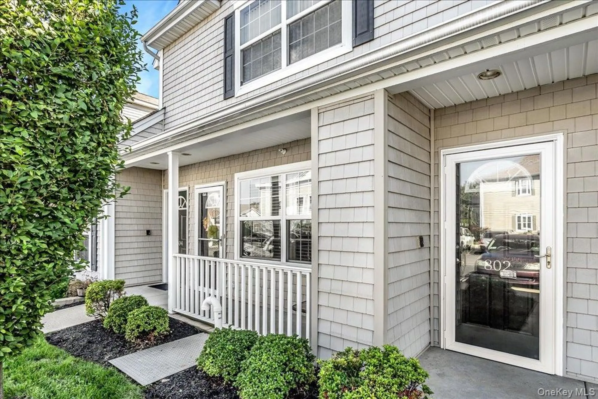 Property Slideshow image 3 of 20 | 802 willow ln uppr level, Valley Stream, NY, 11580